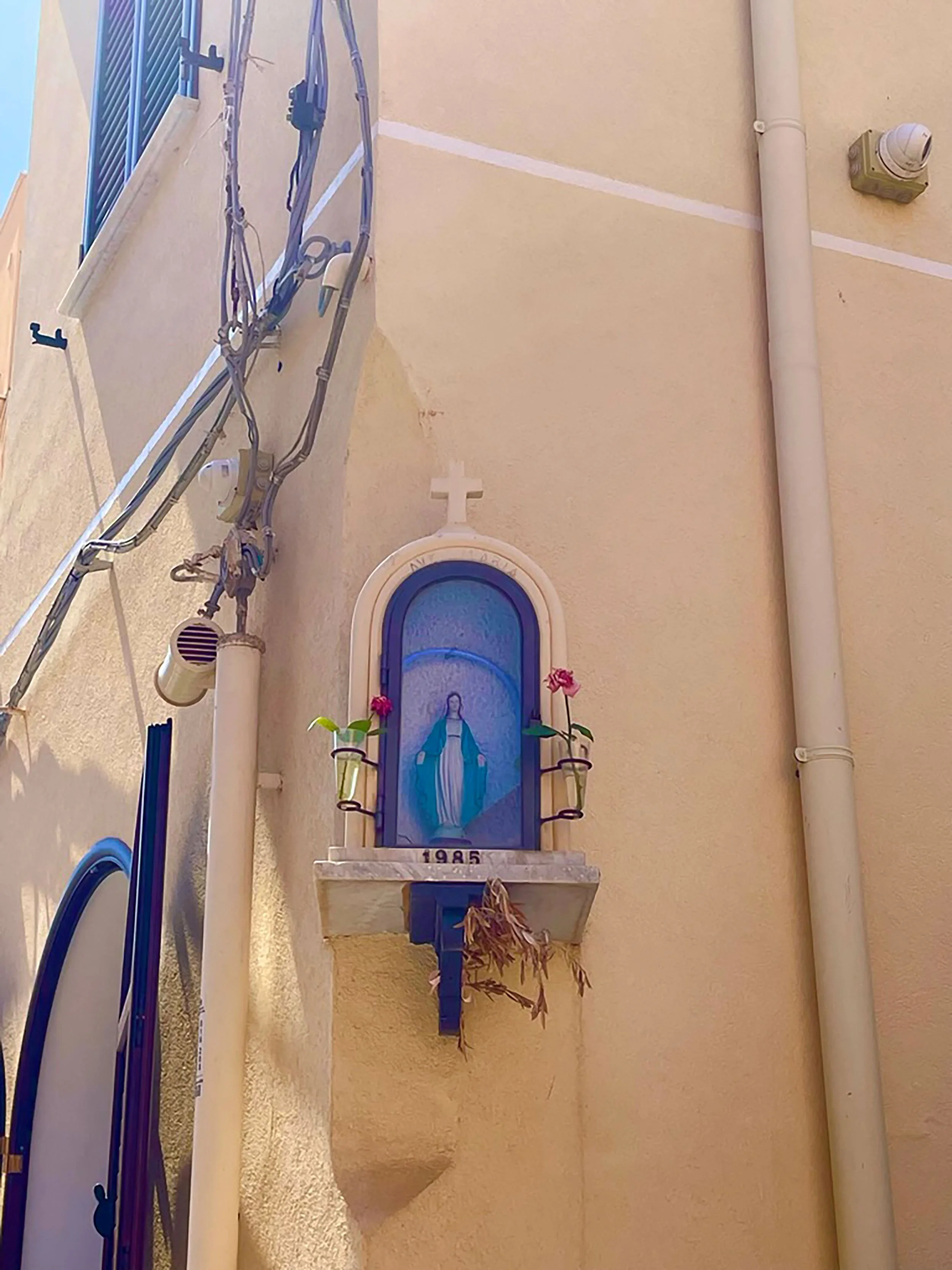 001_LOUISE HAGGER_SICILY SHRINES_.jpg