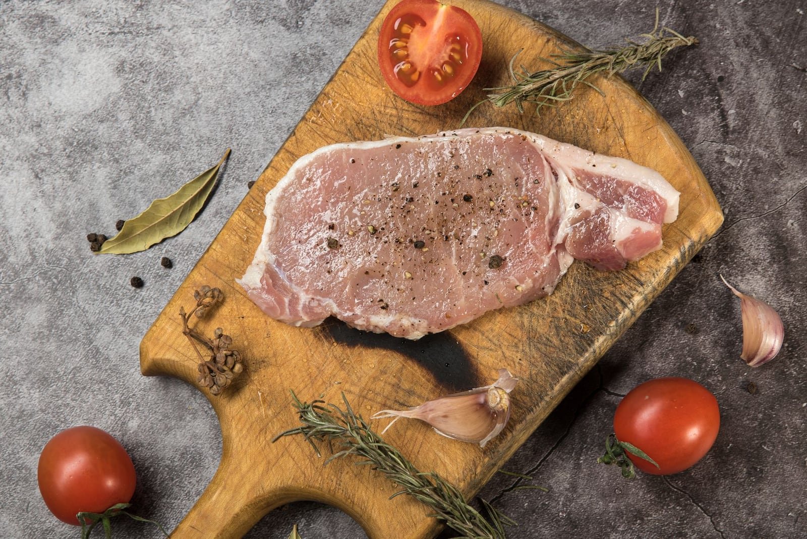 Lombo suíno
Peça para o forno ou em bifes finos.
