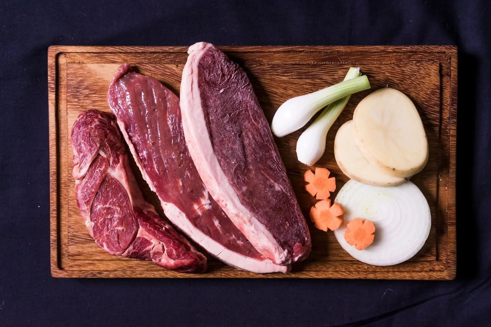 Picanha
Peça com capa de gordura, inteira ou em bifes grossos.