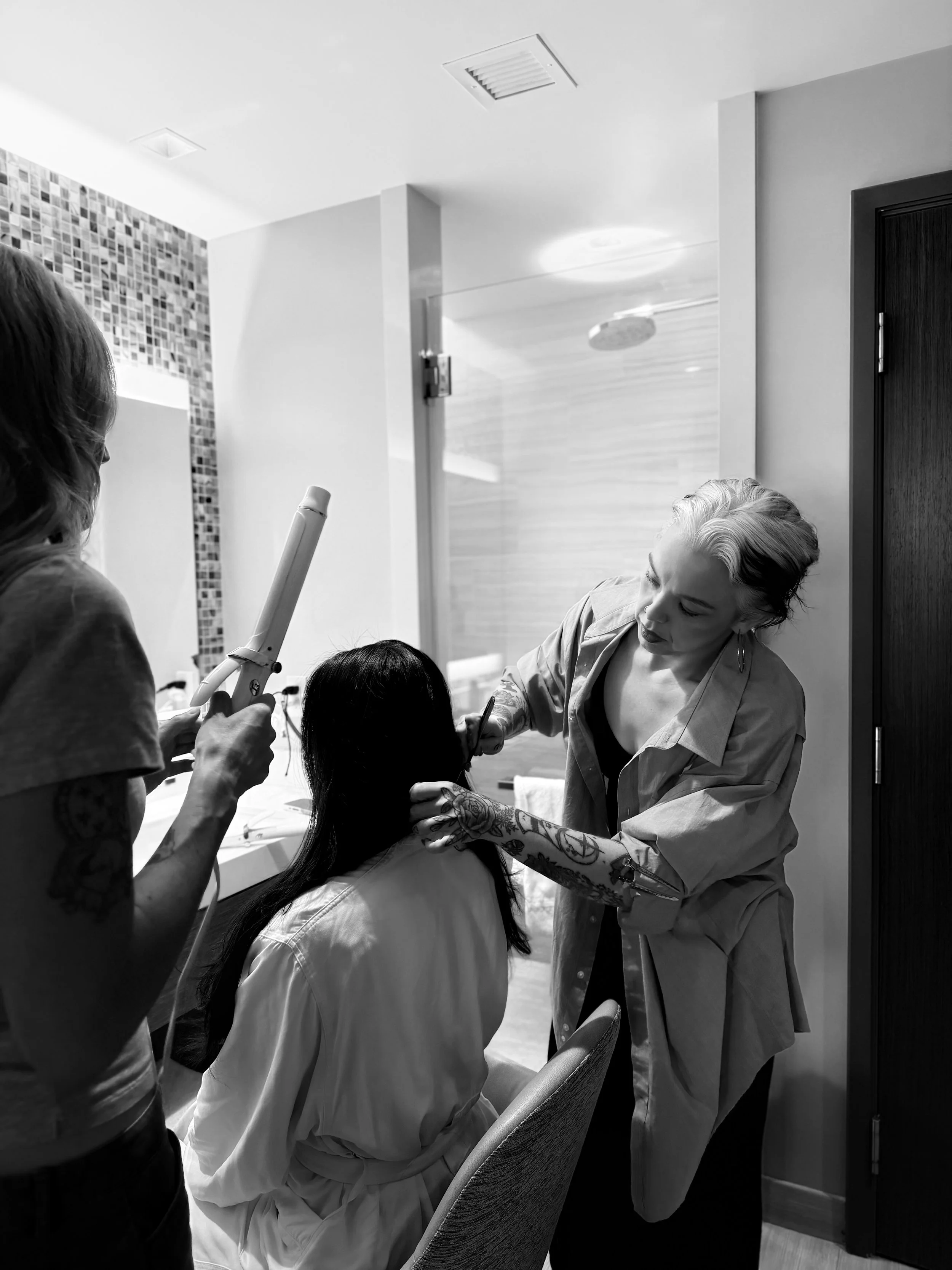 Amanda Bourne teaching student how to do hair inn los angeles