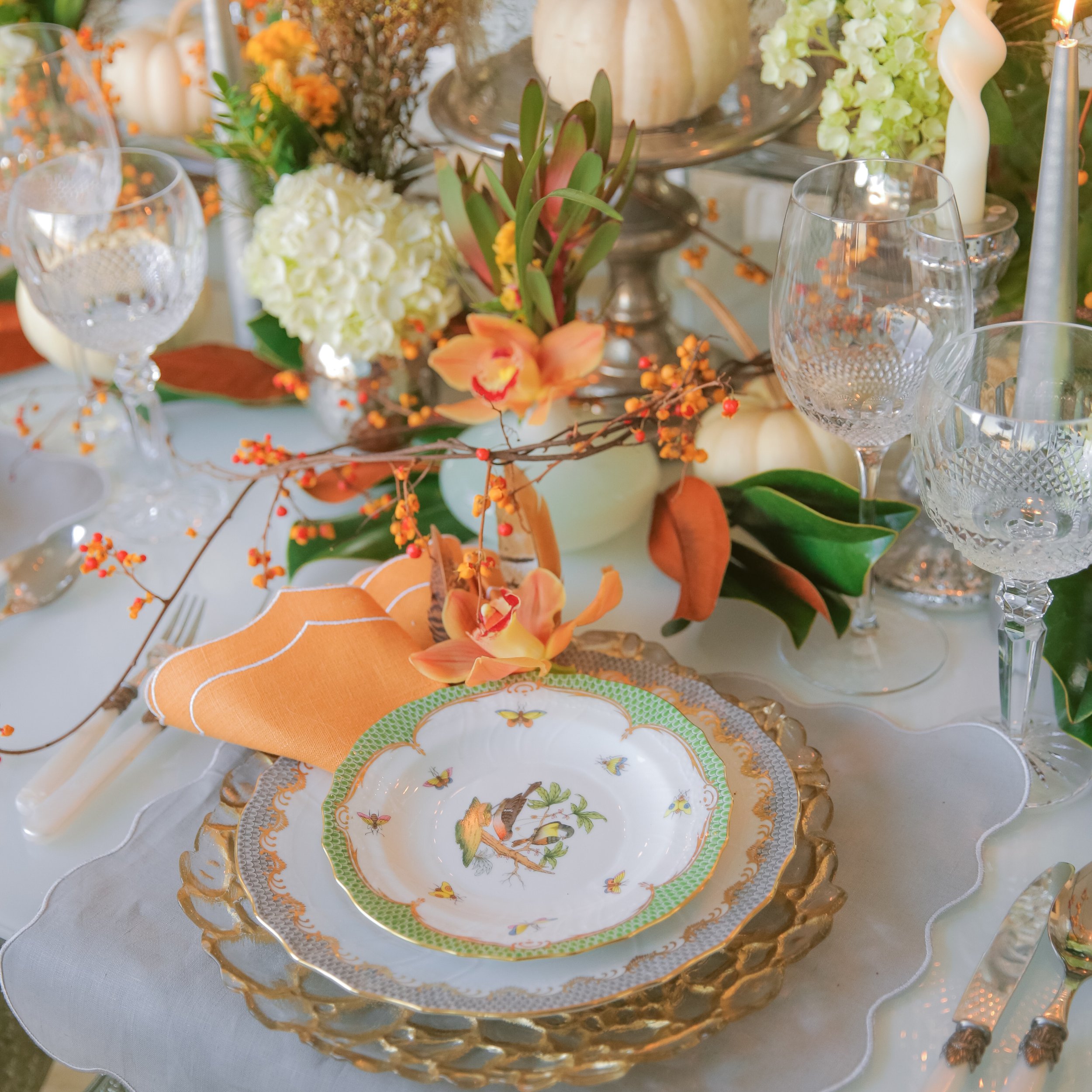 Thanksgiving is on the horizon.
One of my favorite tables styled by the uber talented @edlibbyevents 

@herendusa is beautiful anytime!

What will we do this year ?🤔😍

📸 @denniskwanphoto p