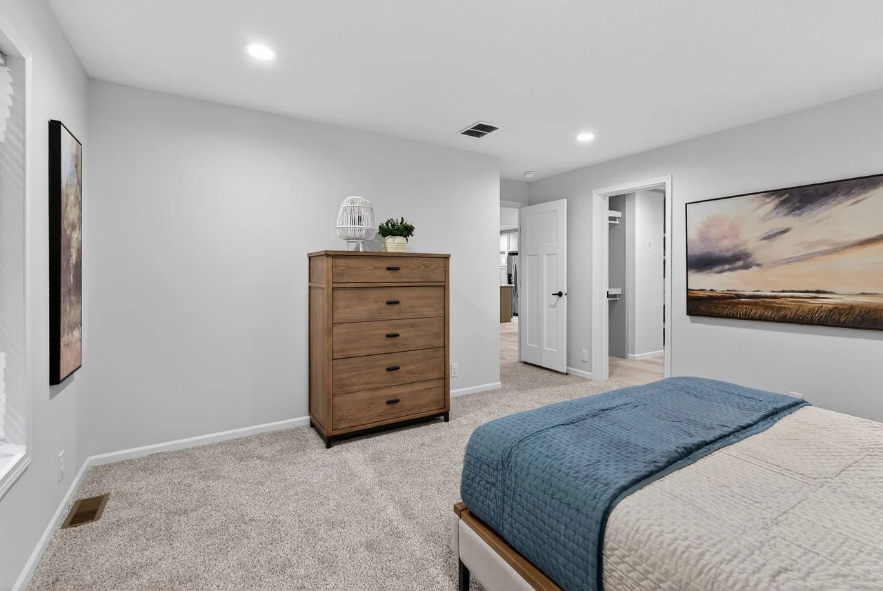 112-paramount-3260h32394-odyssey-primary-bedroom-2.jpeg