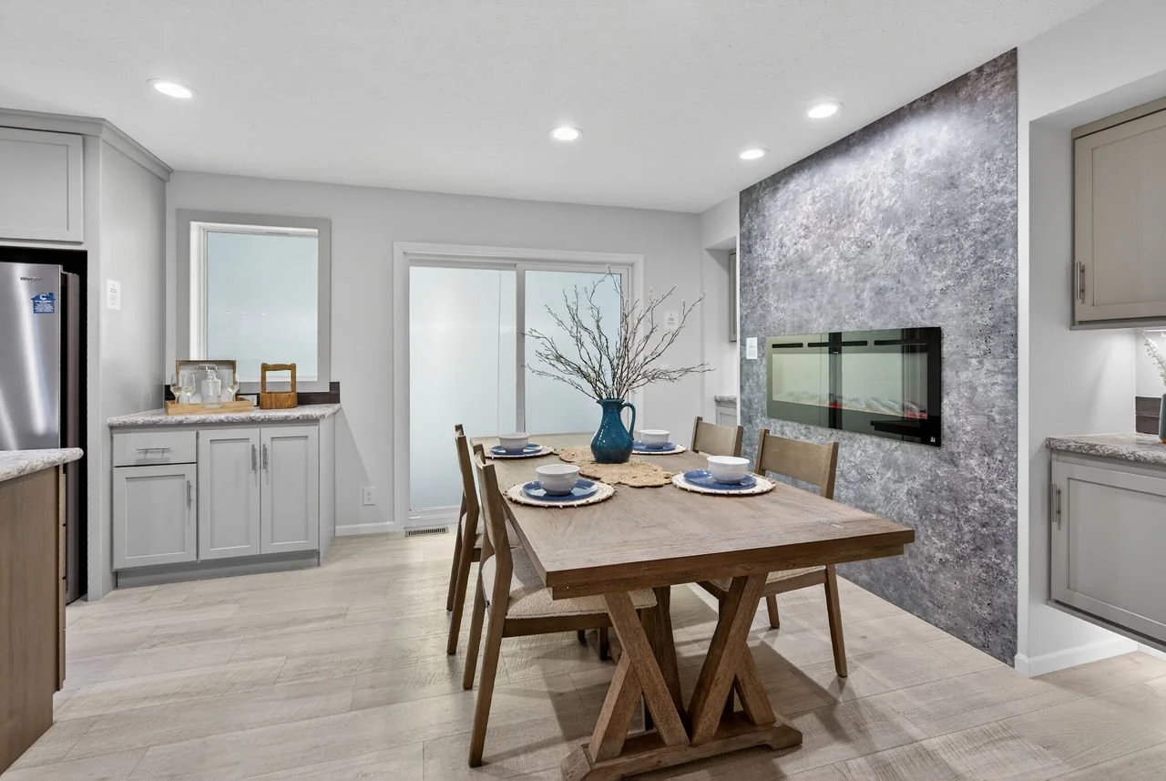 112-paramount-3260h32394-odyssey-dining-area-1.jpeg