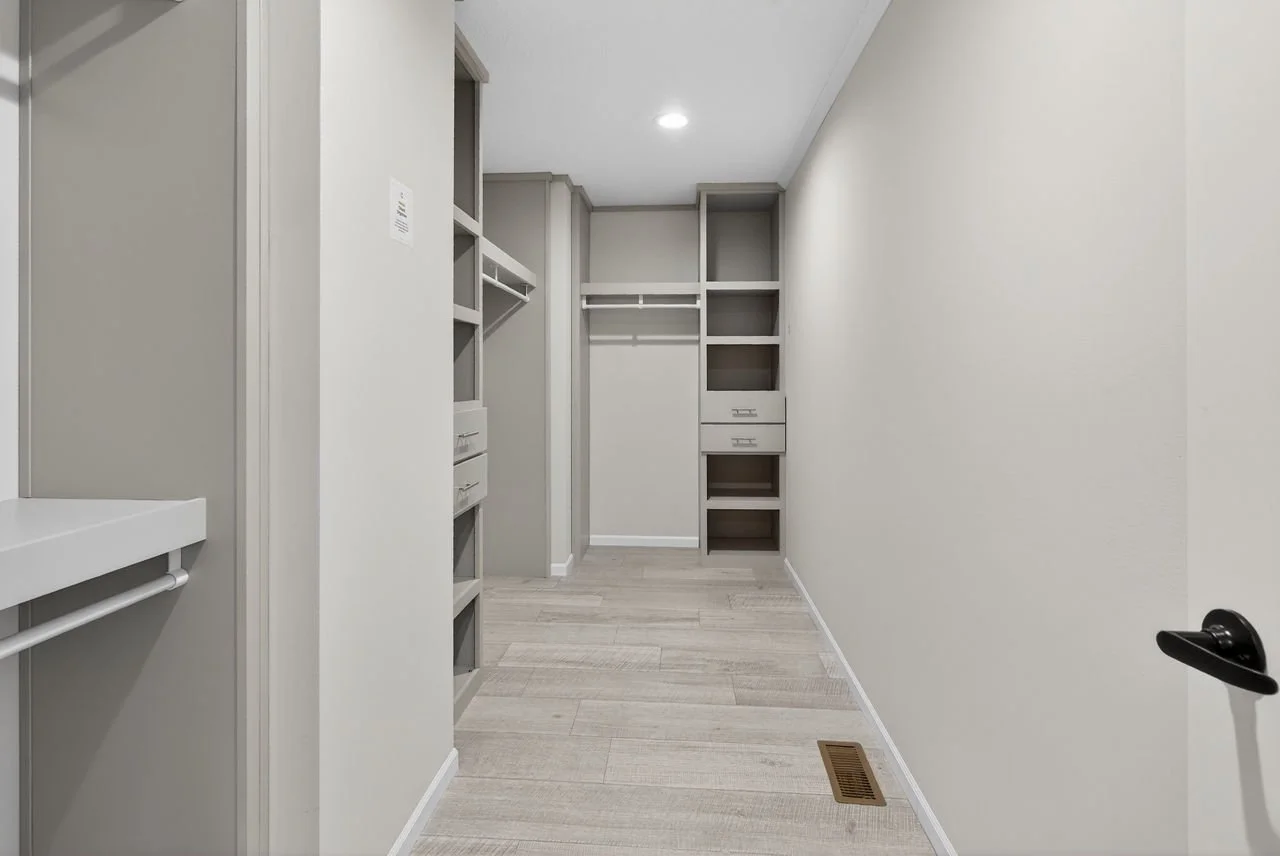 112-paramount-3260h32394-odyssey-primary-closet.jpeg