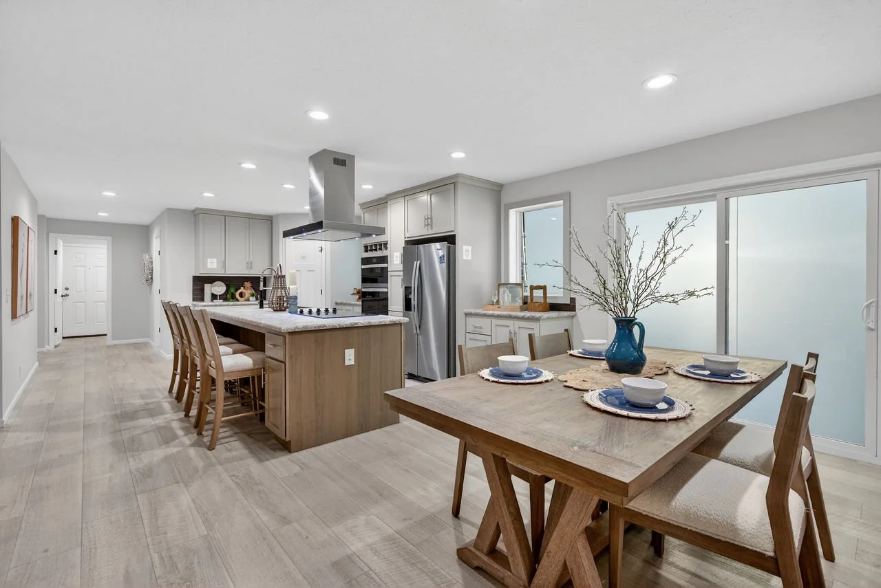 112-paramount-3260h32394-odyssey-dining-area-2.jpeg