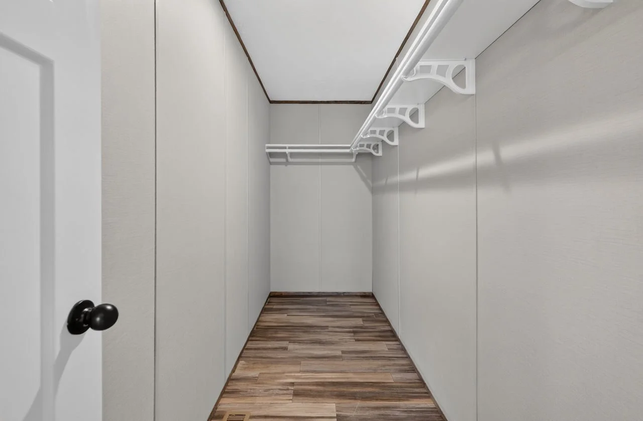 021-highland-meadowview-primary-closet.jpeg
