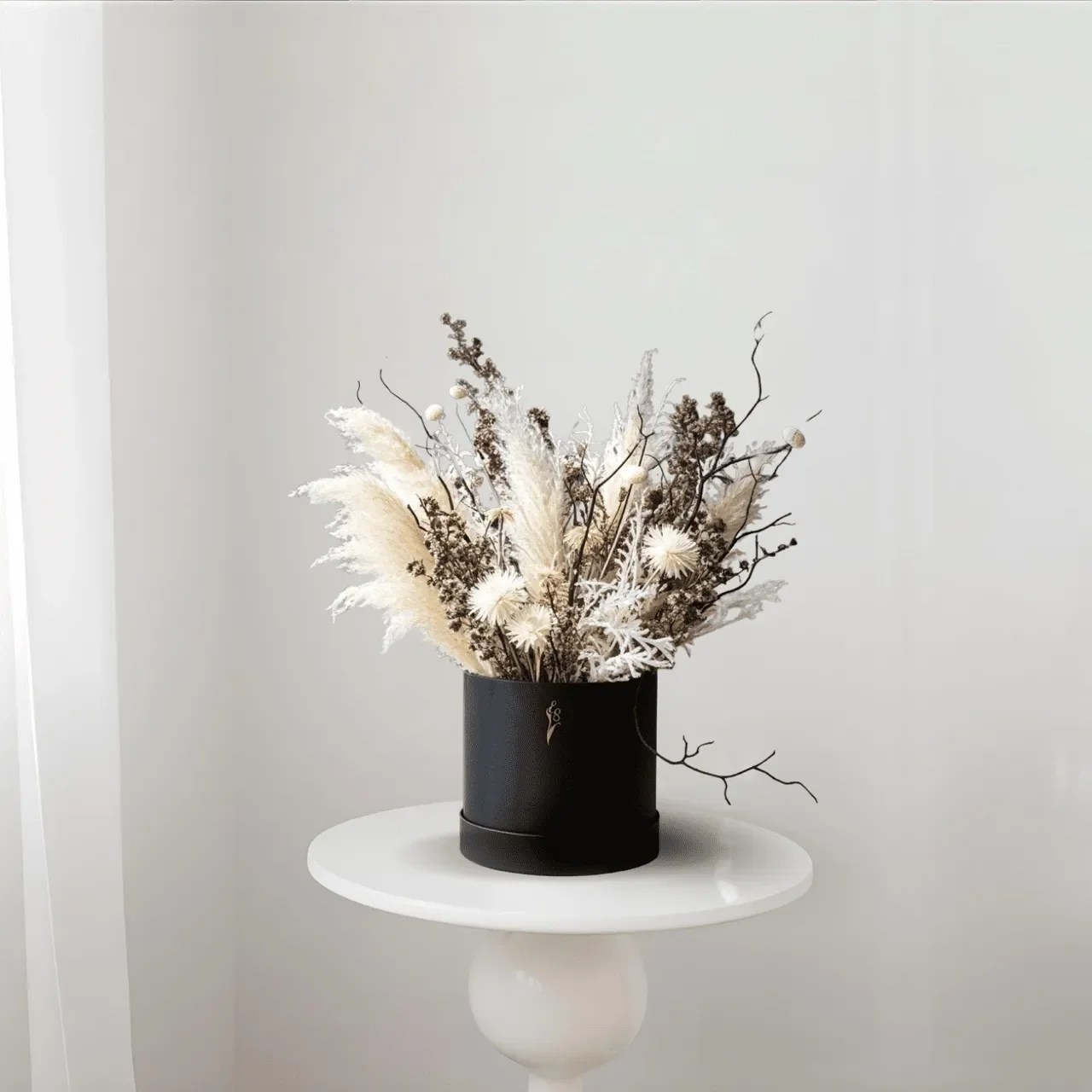 Dried+Flower+Bouquet+in+Gift+Box+black+%26+white2-101579 Large_converted.webp