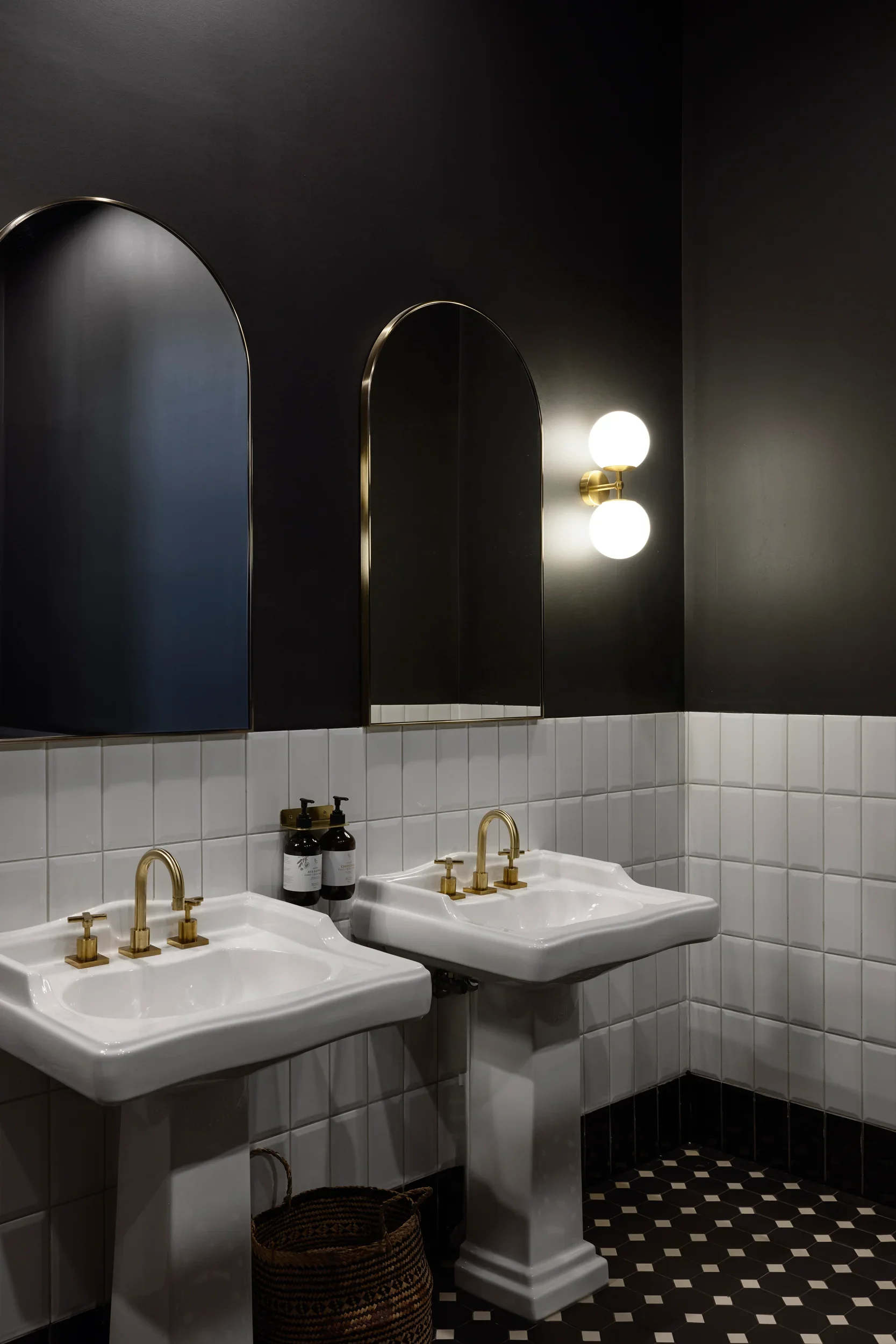 NPorter_Victoria_041.webp