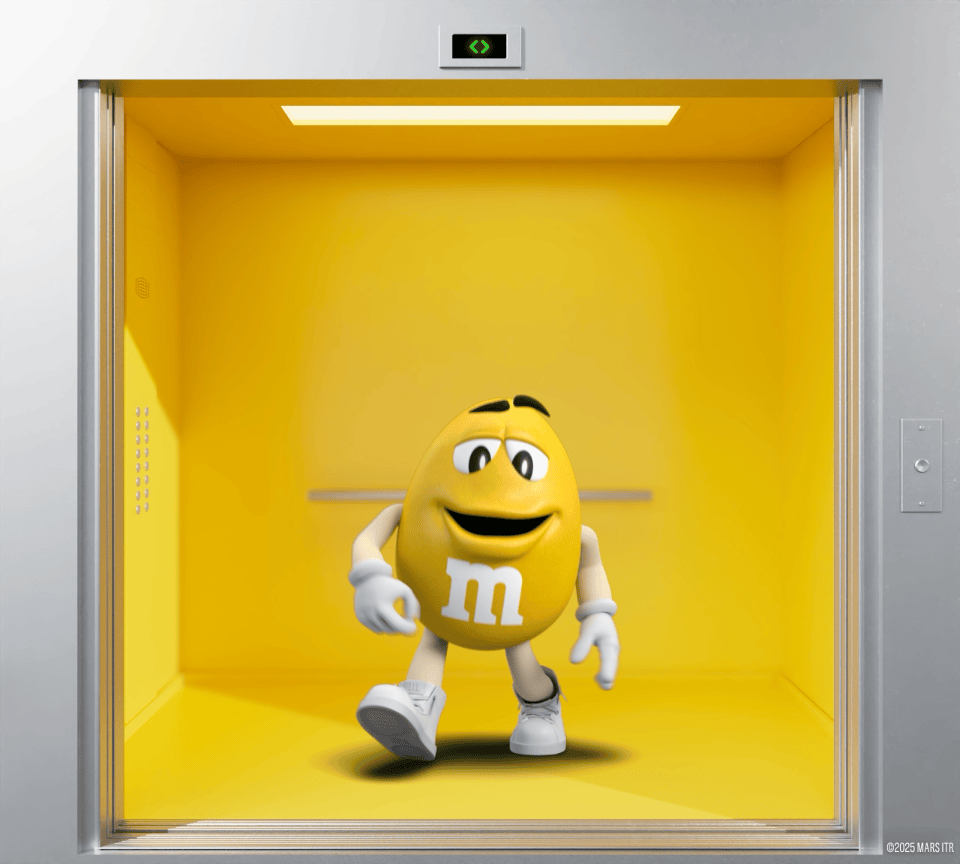 M&M_CHANGI_AIRPORT_FP_DANCERS_DANCE_L_YELLOW.gif