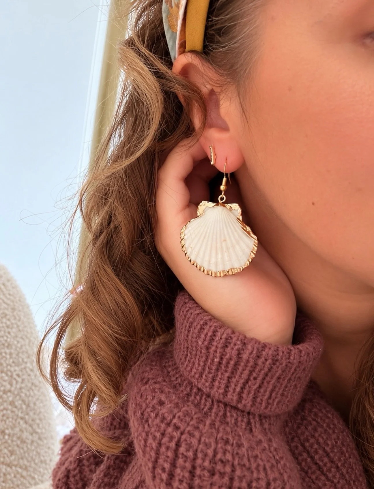 A little bit of seaside sunshine for your ears 🐚☀️

These are the Nohea earrings and I&rsquo;m a little bit in love with them&hellip;

Big, beautiful scallop shells with a golden finish.

Apparently I can&rsquo;t go five minutes without finding anot