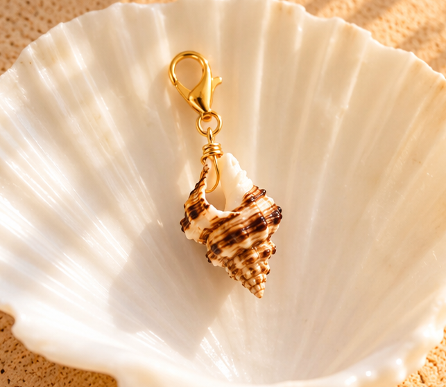 nalu conch shell charm - gold.png