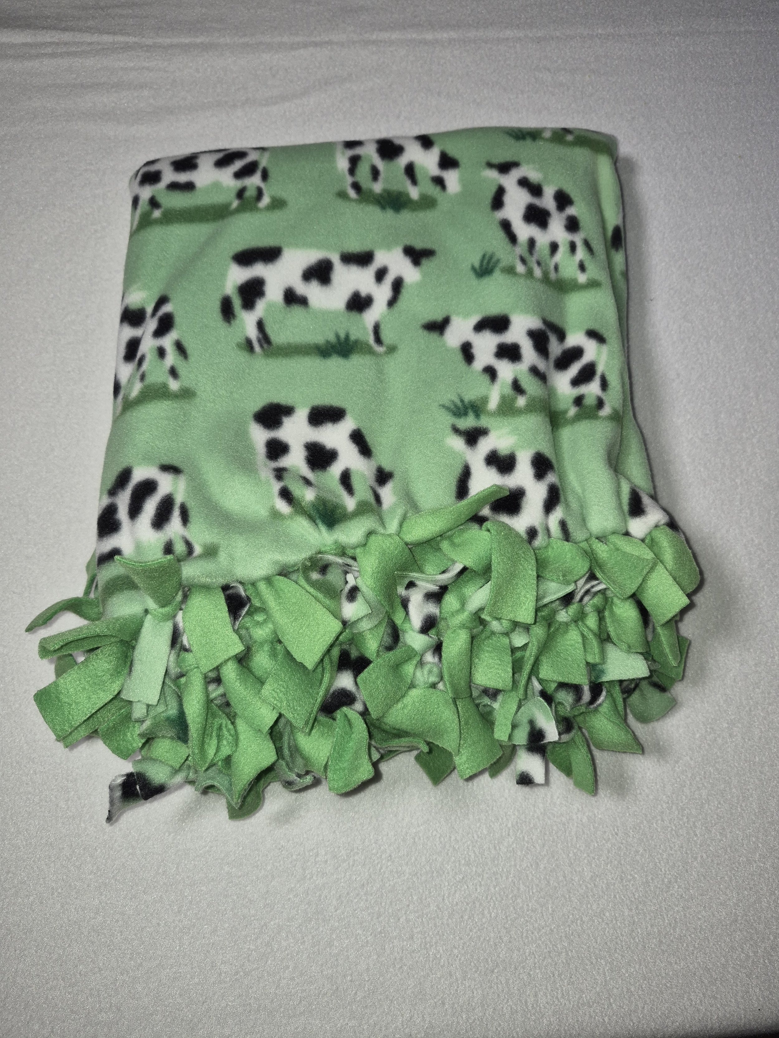 Charming Cows on Green Fleece Blanket for Kids