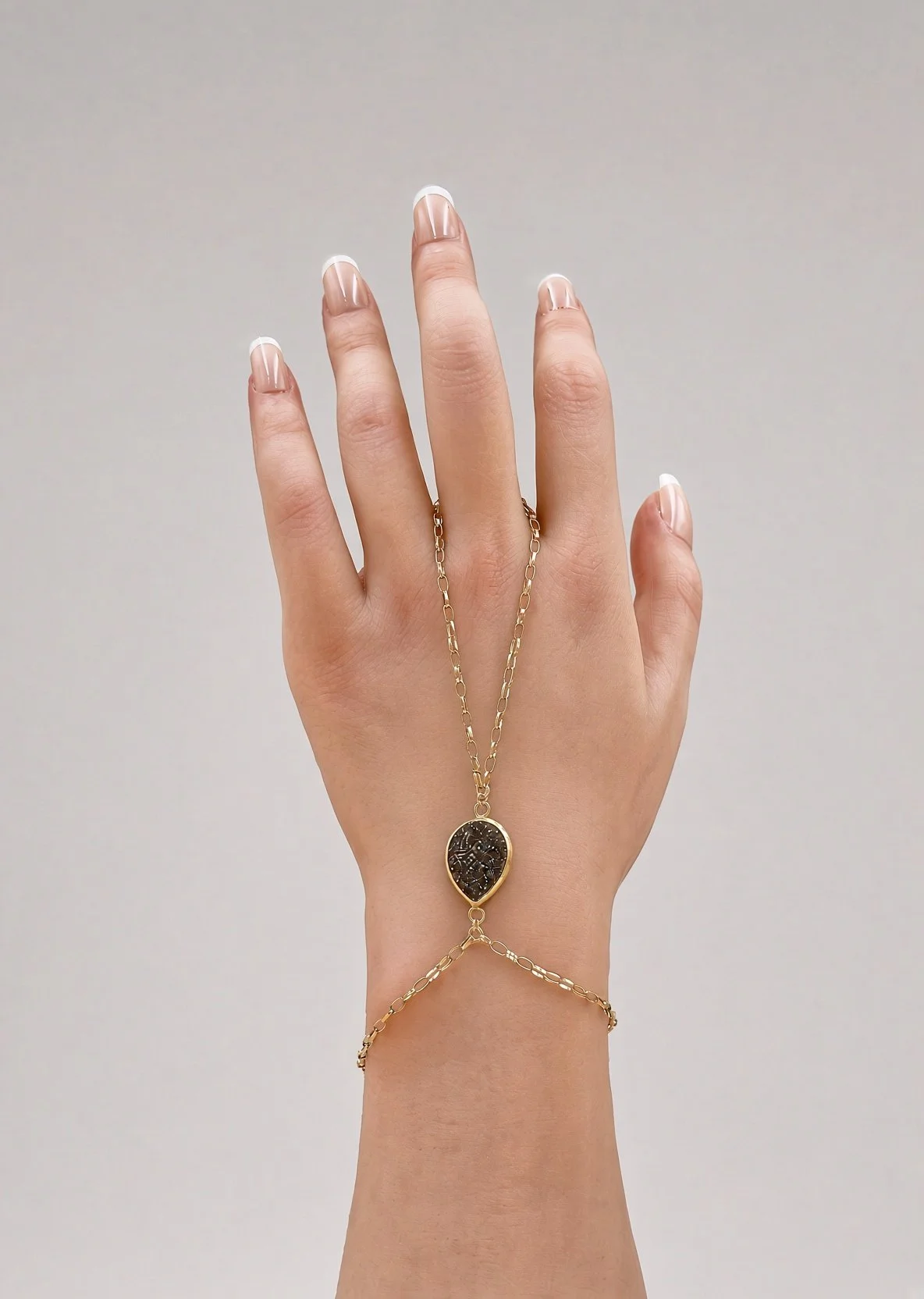 HAND CHAIN - "ABBY" - GOLD-DRUZY