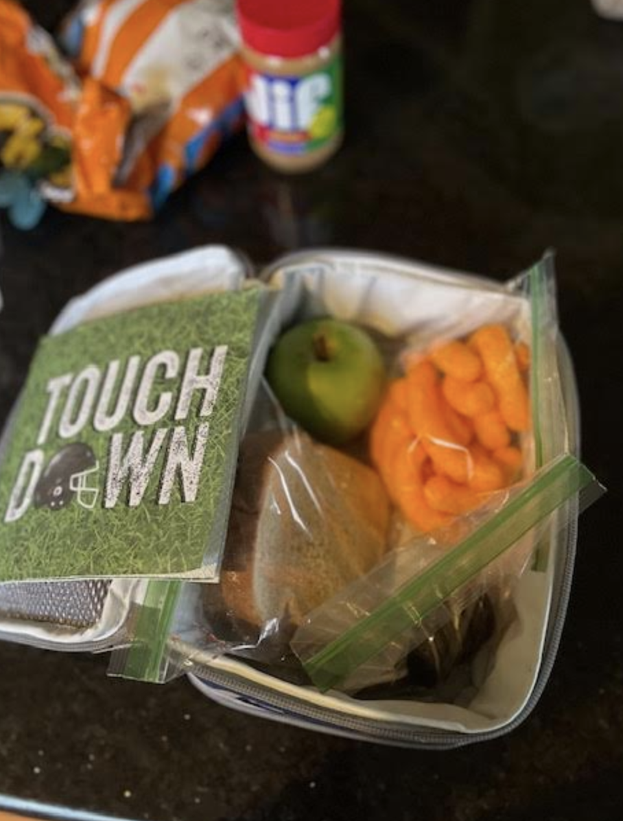 Packed school lunch with a Touchdown note