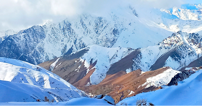 Snow-covered peaks and deep valleys form a vast, silent winter landscape. Beneath the pale light, familiar mountain contours take on a different character — stark, remote and beautiful — offering a glimpse of the Central Highlands during its coldest 