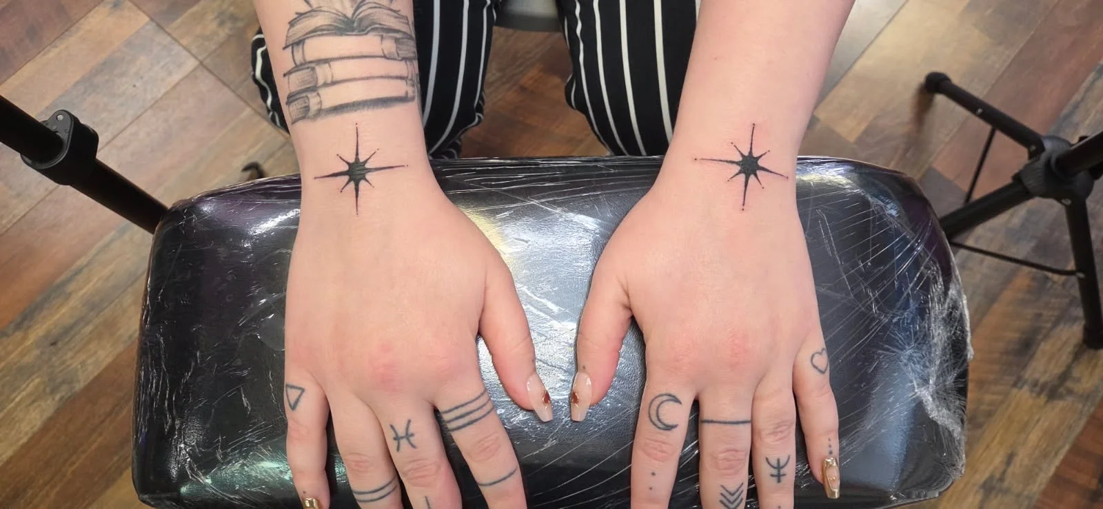 Cherae · Matching hand details