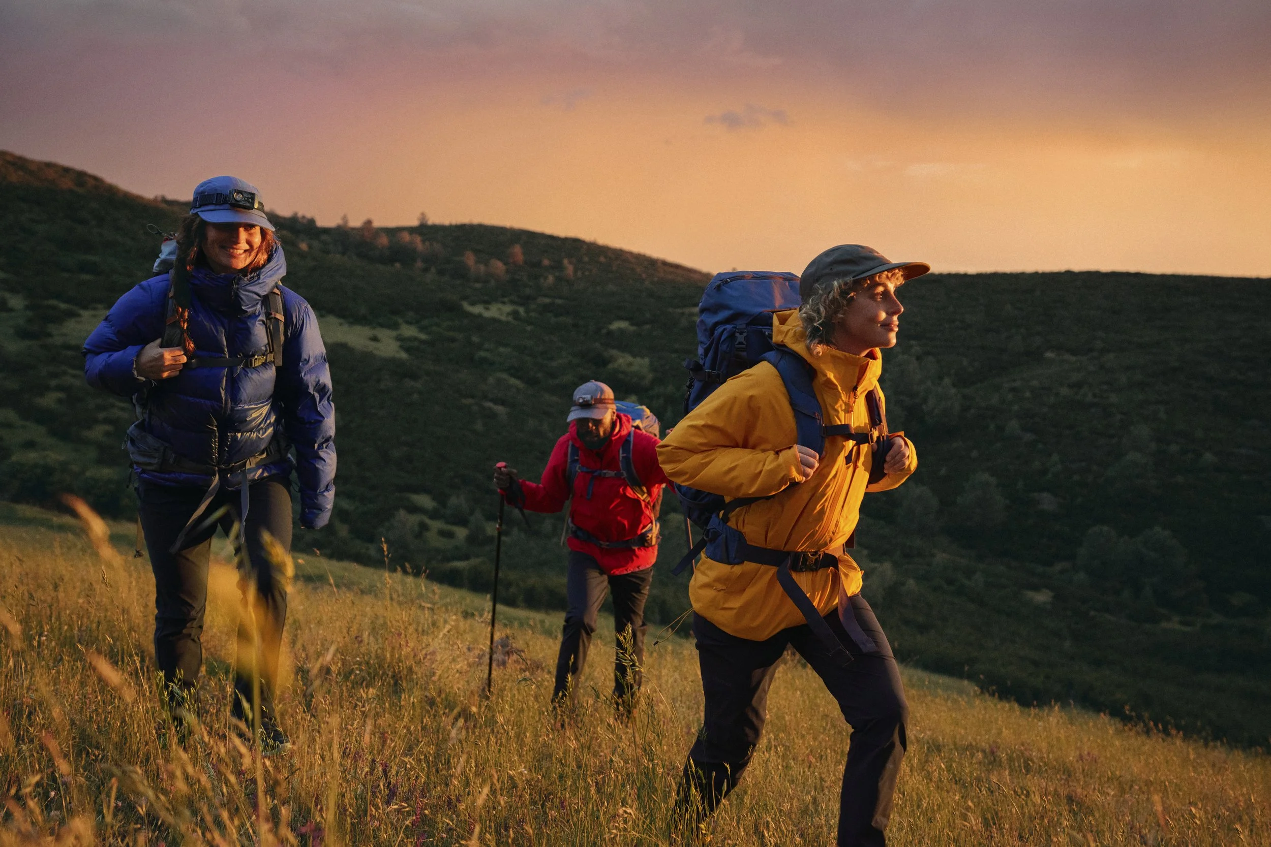 6L_CR-GROUP_SHOT_CAMPING-DUSK_HIKING_17_FINAL.jpg