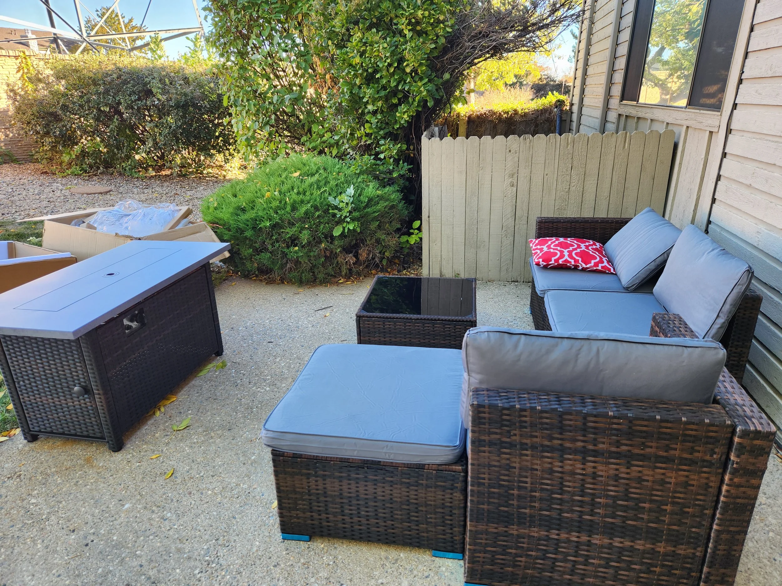 lawnfurniture.jpg