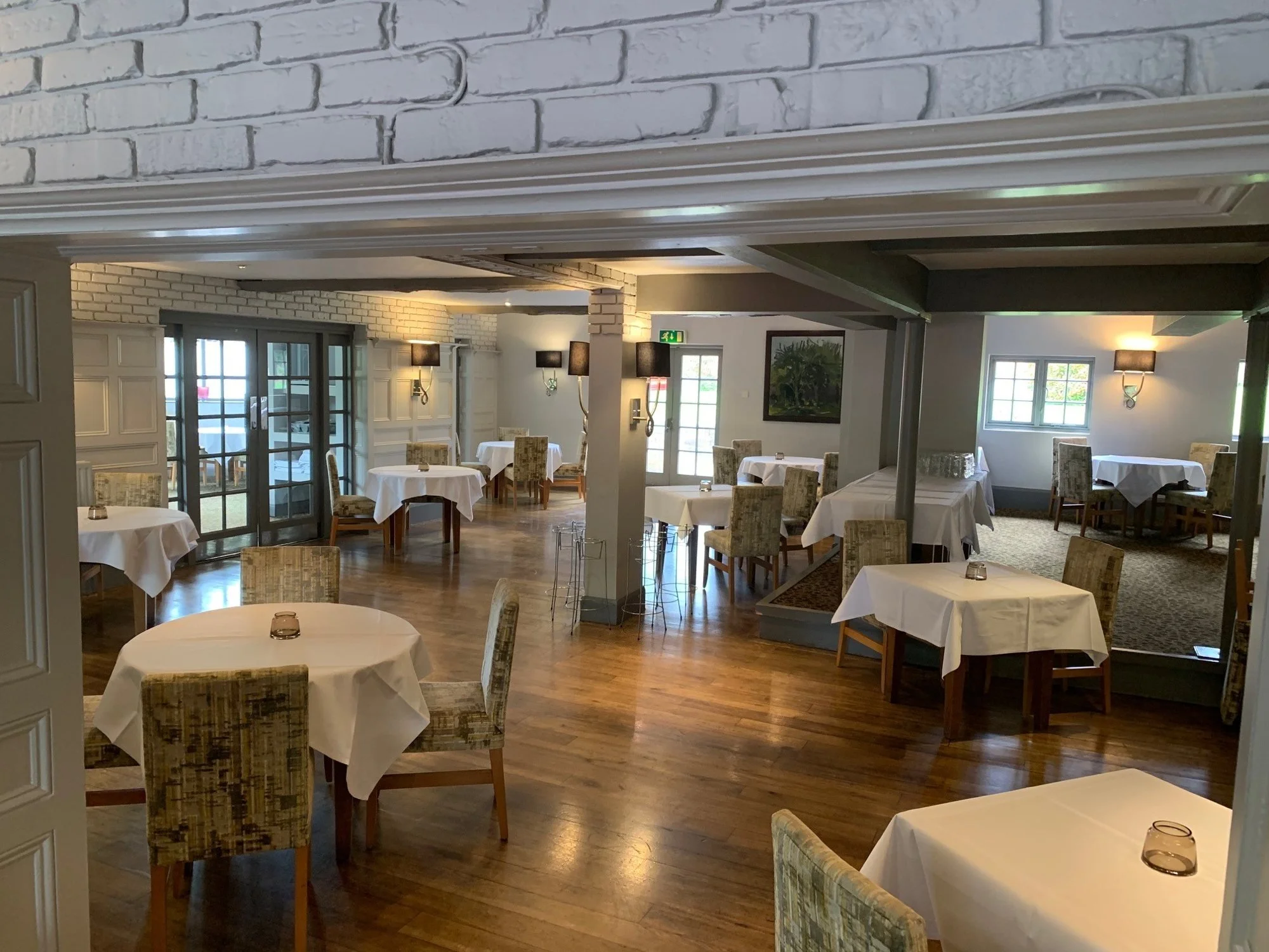 The dining room in daylight.jpg