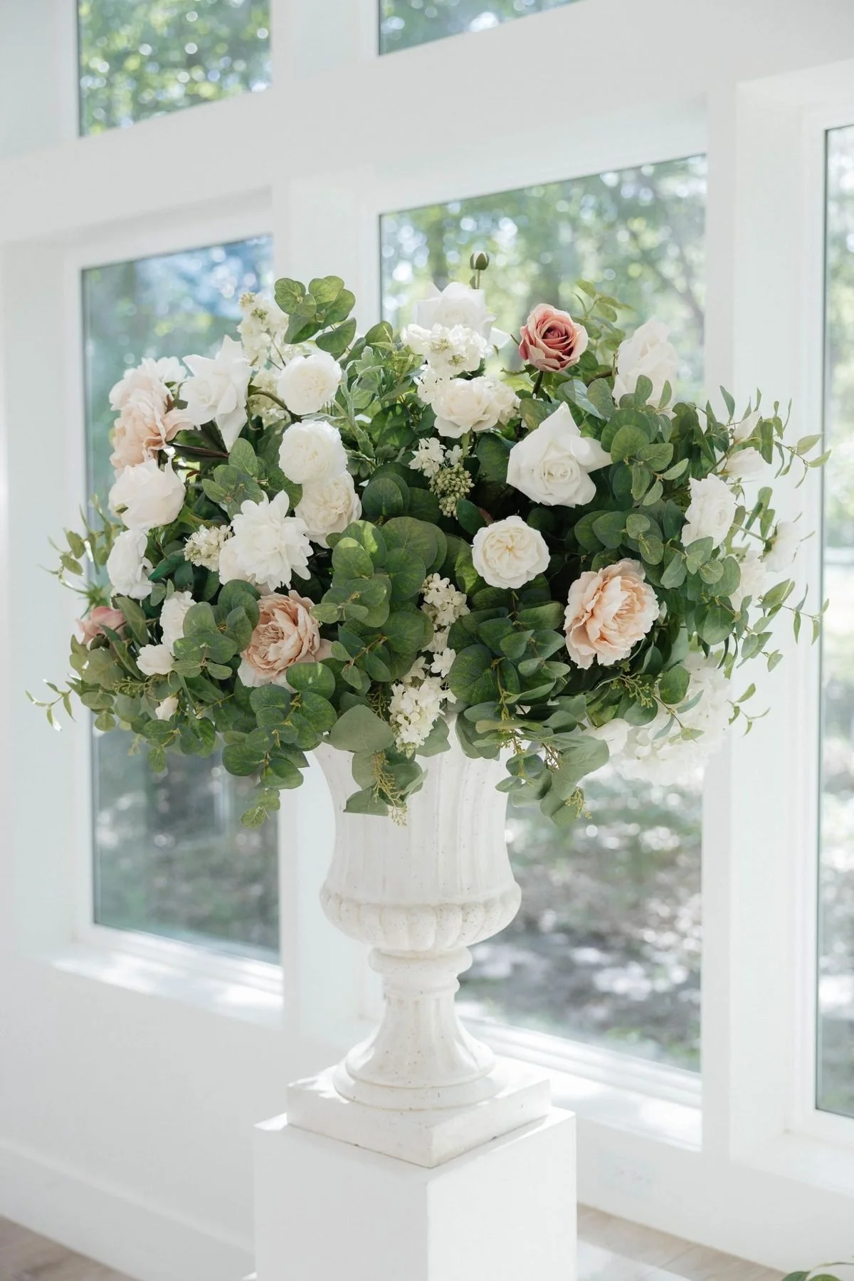 Wedding floral rental by Sherpa's Floral Rentals, Dallas–Fort Worth