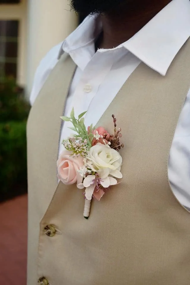 gallery_29_boutonniere-groom.jpg