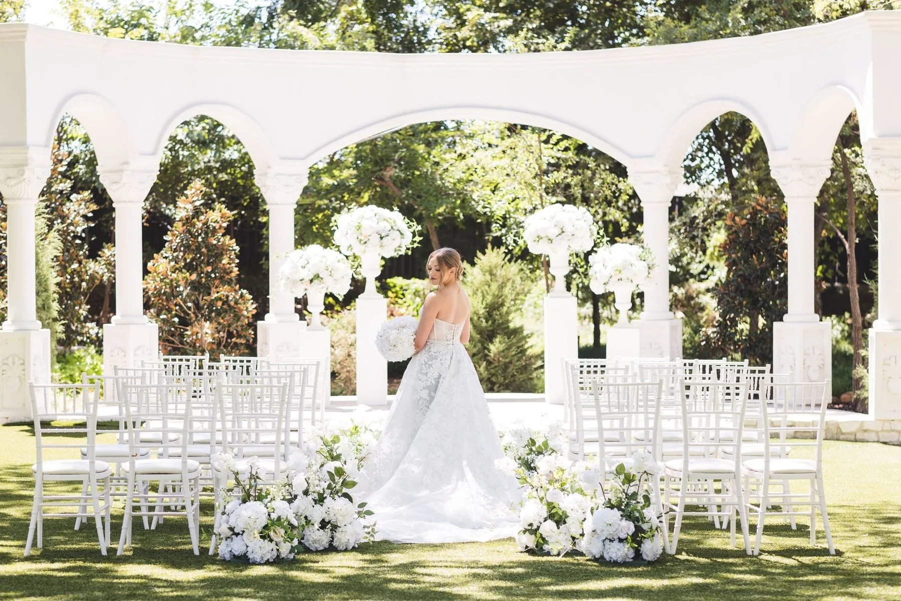 Wedding floral rental by Sherpa's Floral Rentals, Dallas–Fort Worth