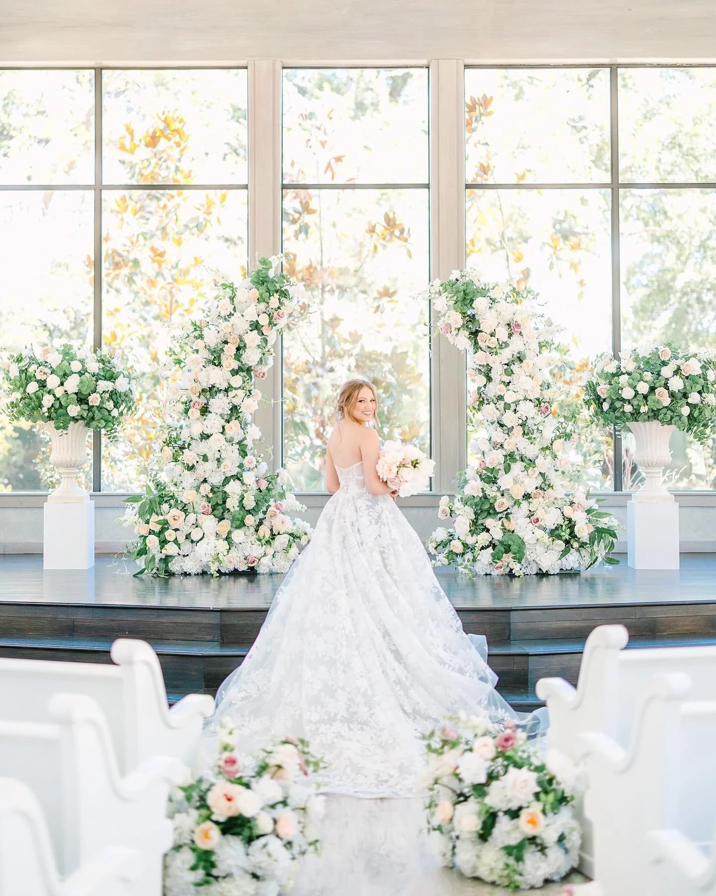 gallery_30_bride-stage-white-florals.jpg