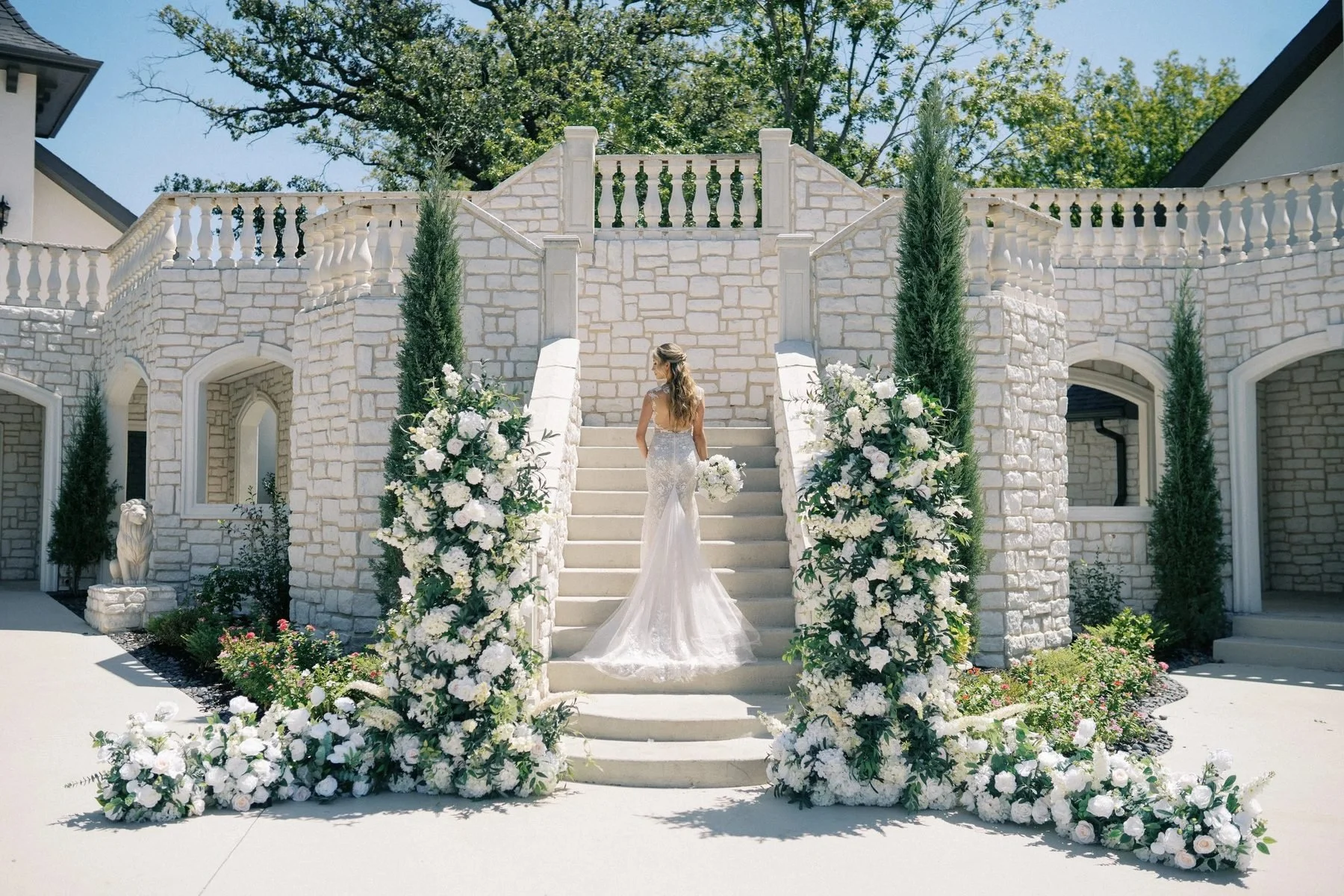 gallery_02_stairs-florals-estate-ceremony.jpg