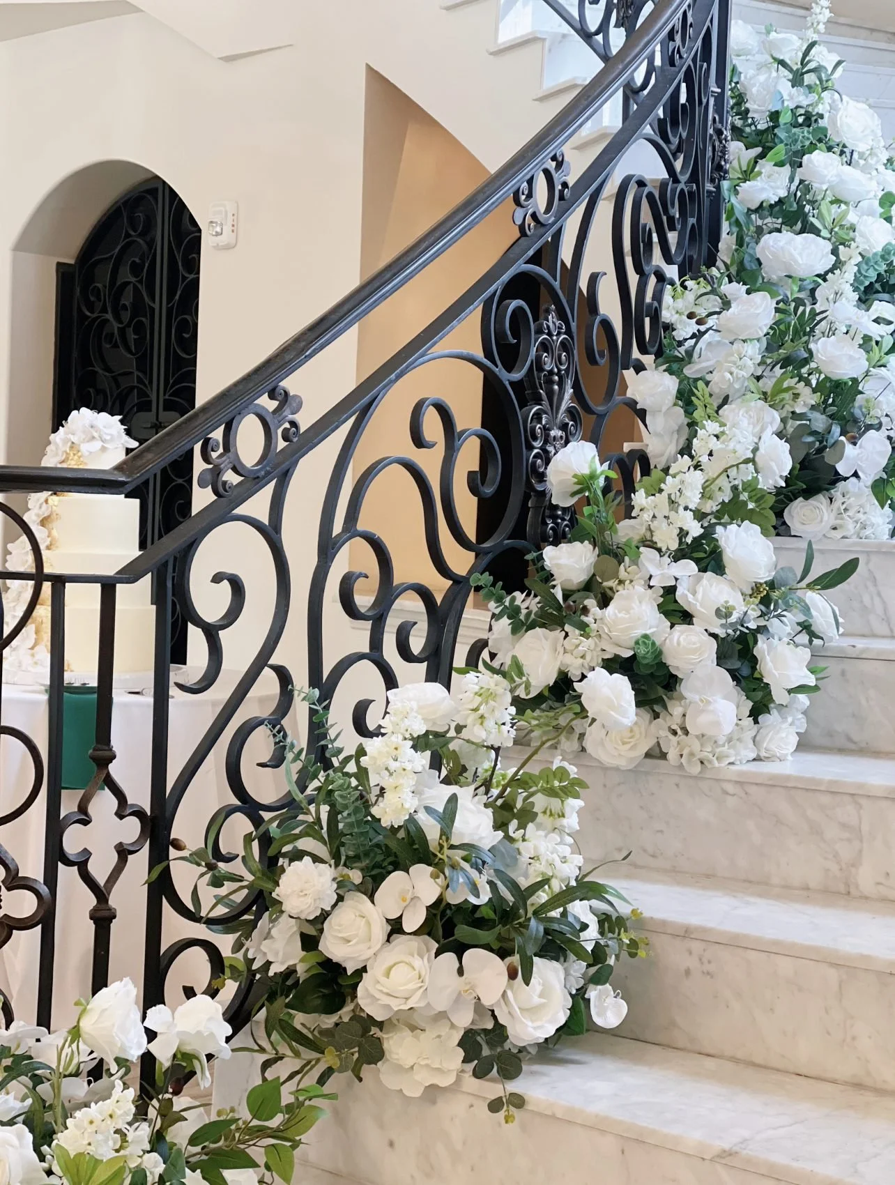 Wedding floral rental by Sherpa's Floral Rentals, Dallas–Fort Worth