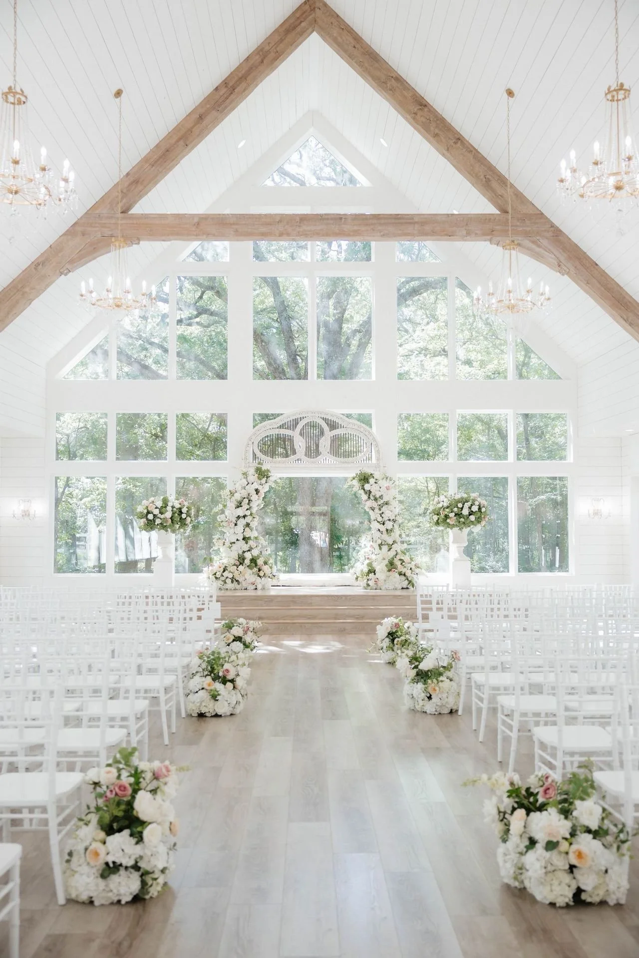 10_pkg-3-ceremony-moon-arch-aisle.jpg