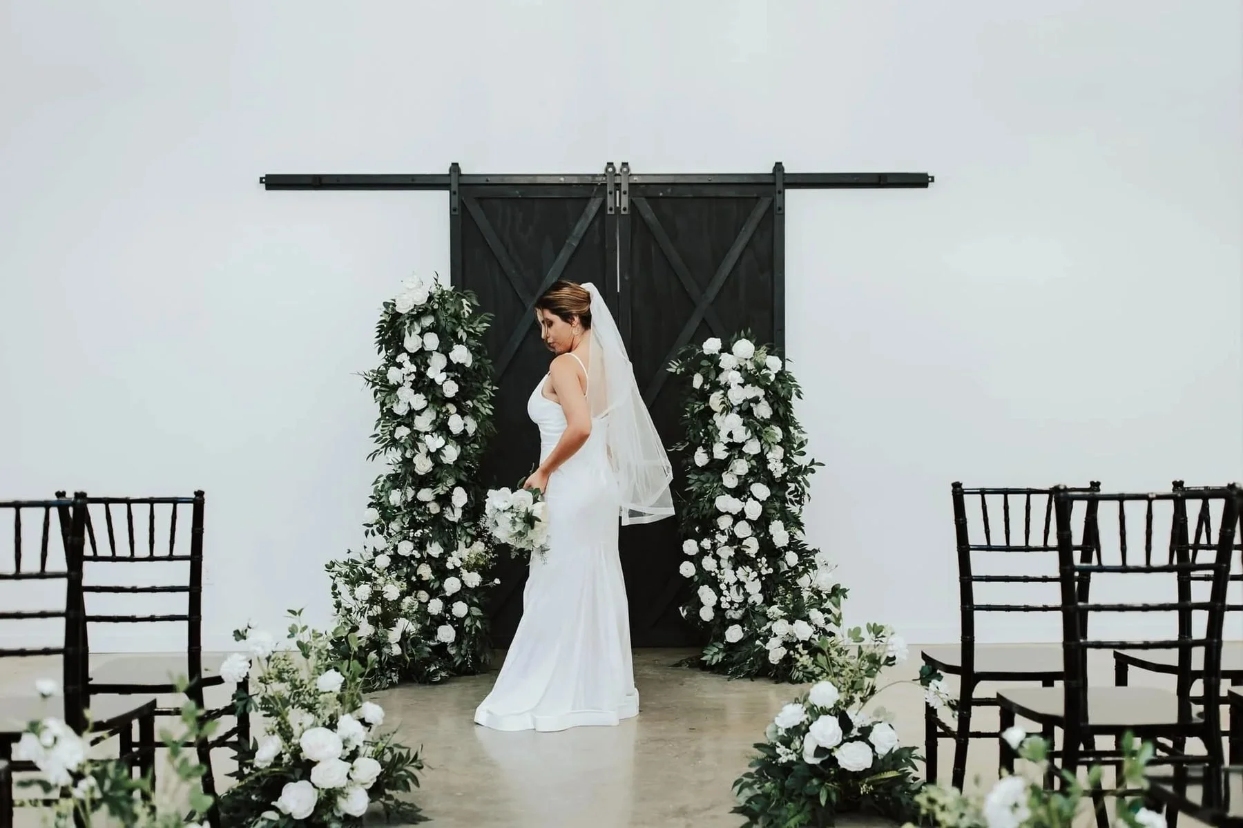 gallery_04_barn-door-arch-bride.jpg