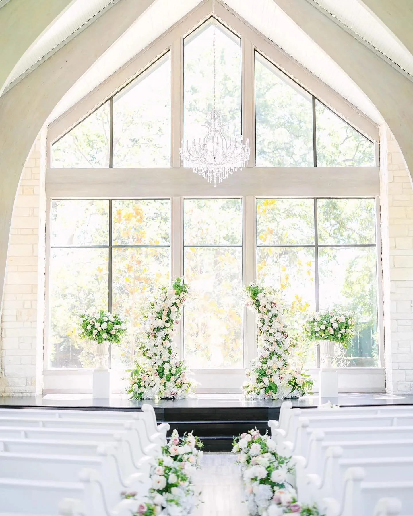gallery_03_chapel-aisle-florals.jpg