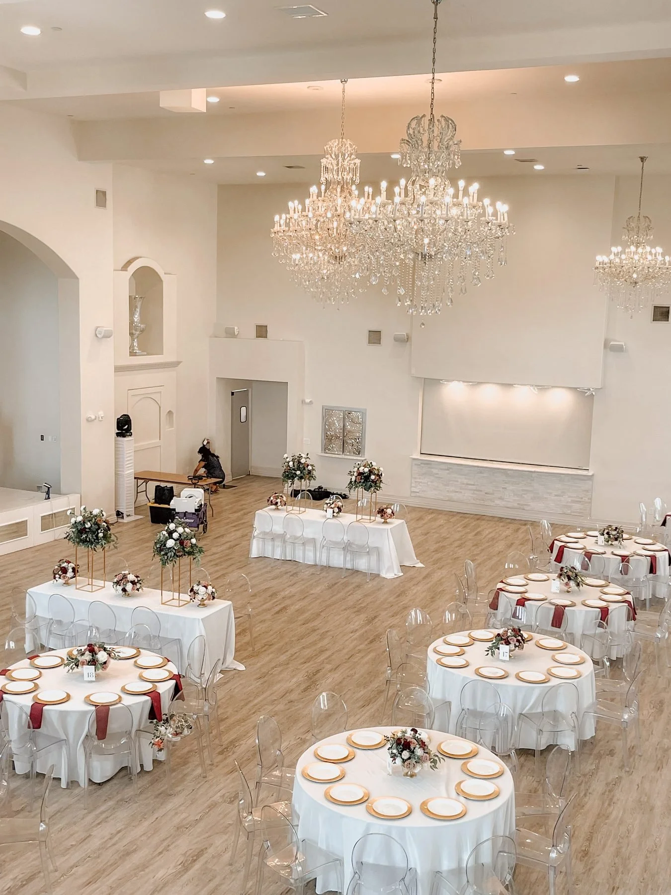 gallery_15_reception-tables-chandelier.jpg