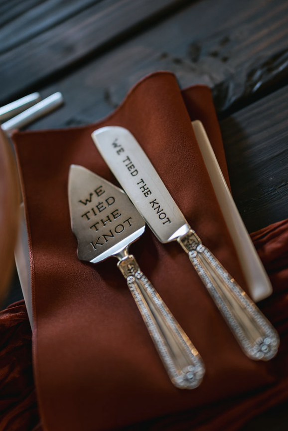 Vintage cake cutting set at Bernardo Winery.