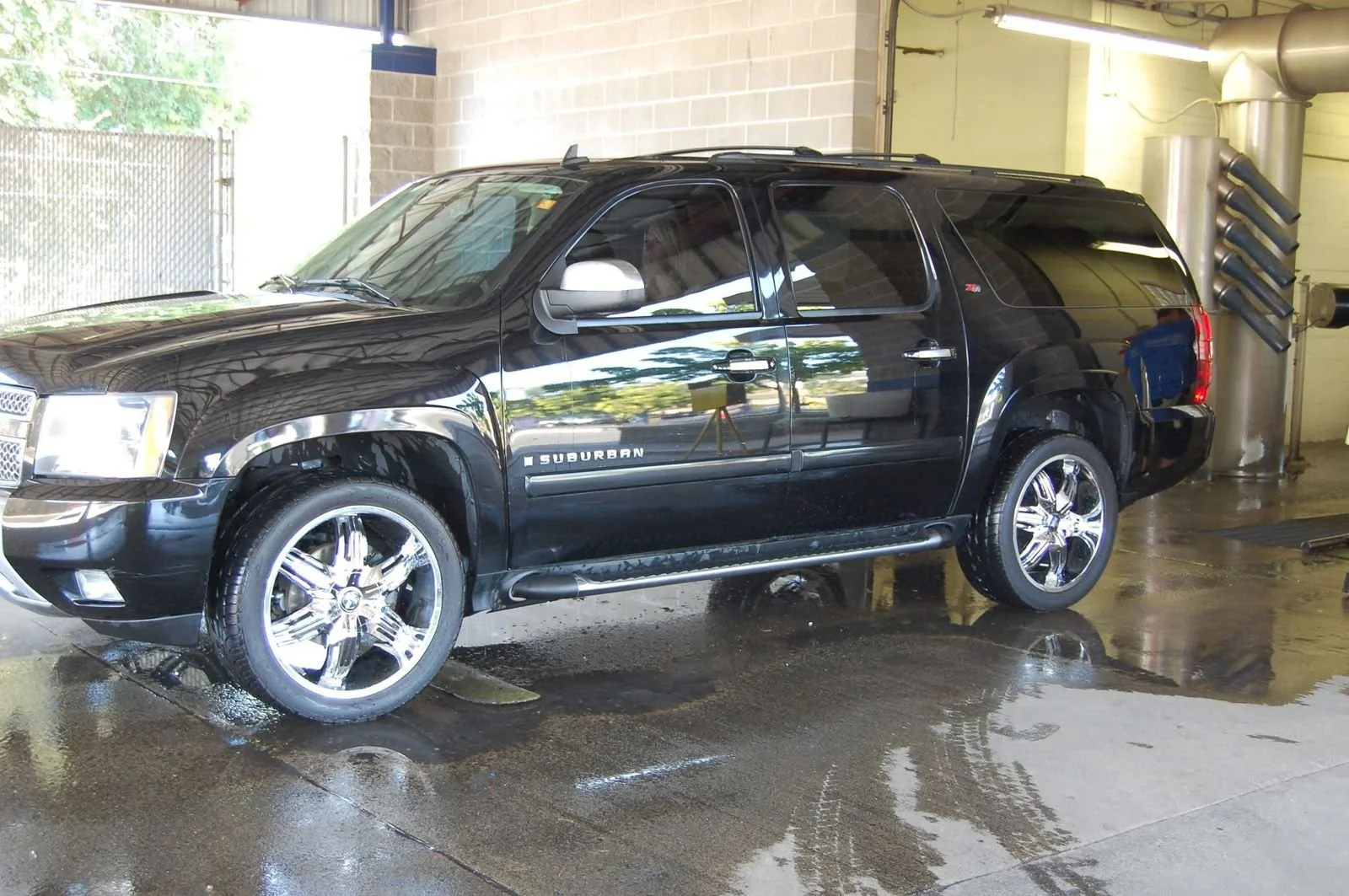 detail-black-suburban-wet-bay-web.jpg