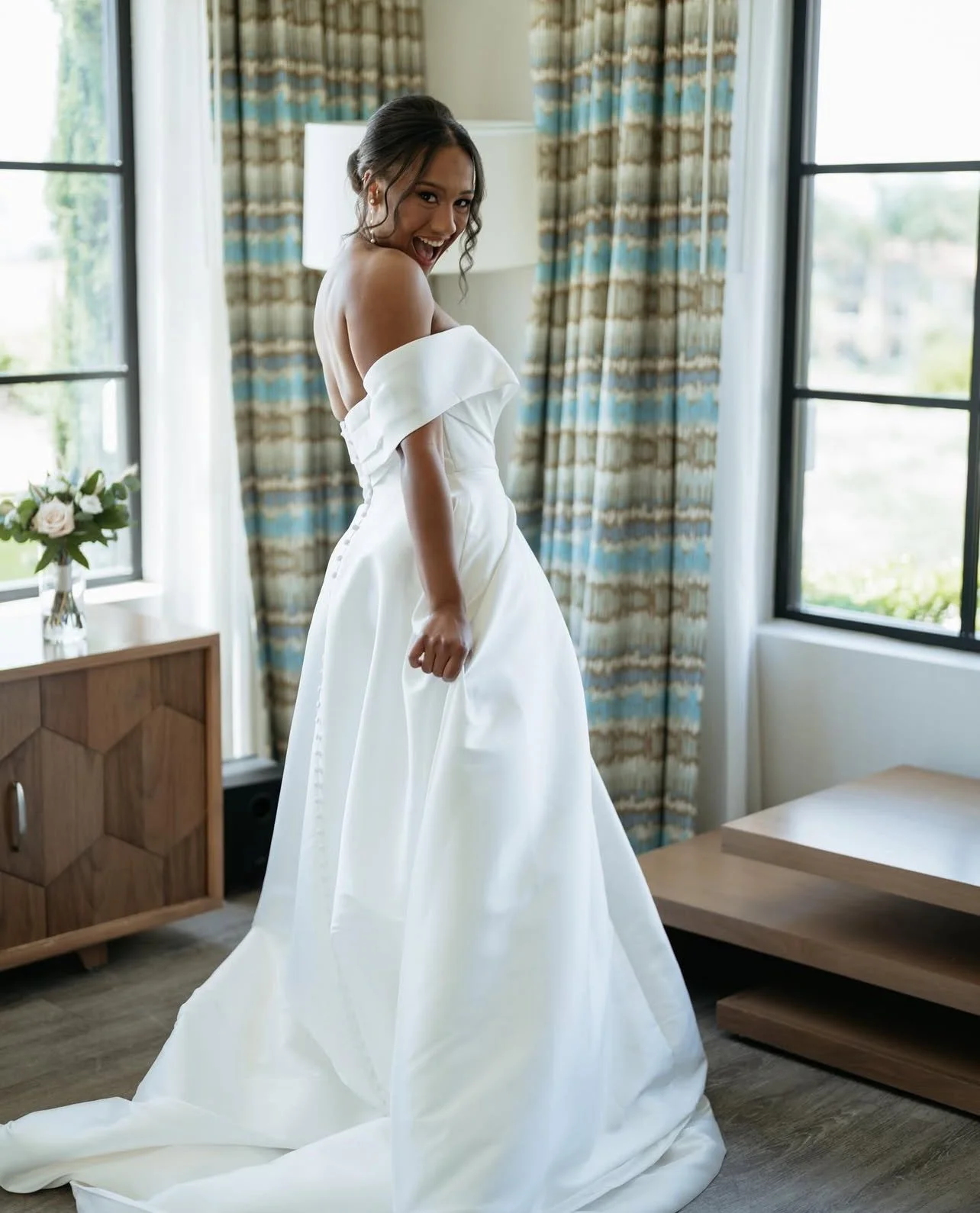 Napa Bridal Hair and makeup artist. Las Vegas Glam squad. The Glam Company for corporate events. San Francisco Makeup artist. Reno wedding Hairstylist. San Diego wedding hair and makeup. Special event glam in Los Angeles. Palm Spring Hair and makeup.