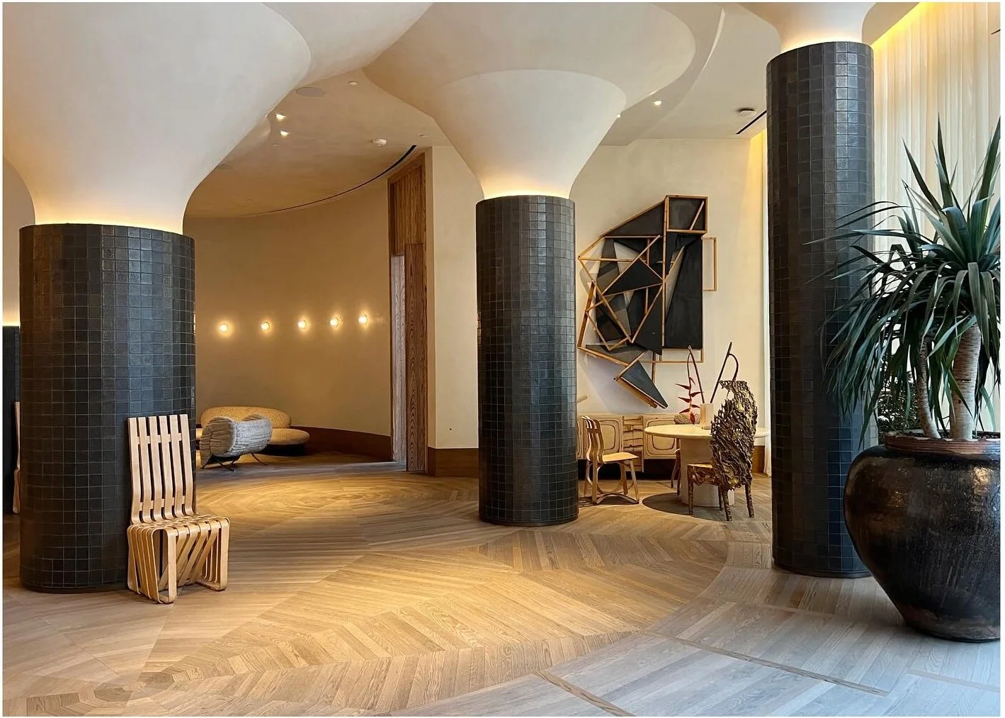Hotel lobby with rounded plaster ceiling and dark cylindrical columns