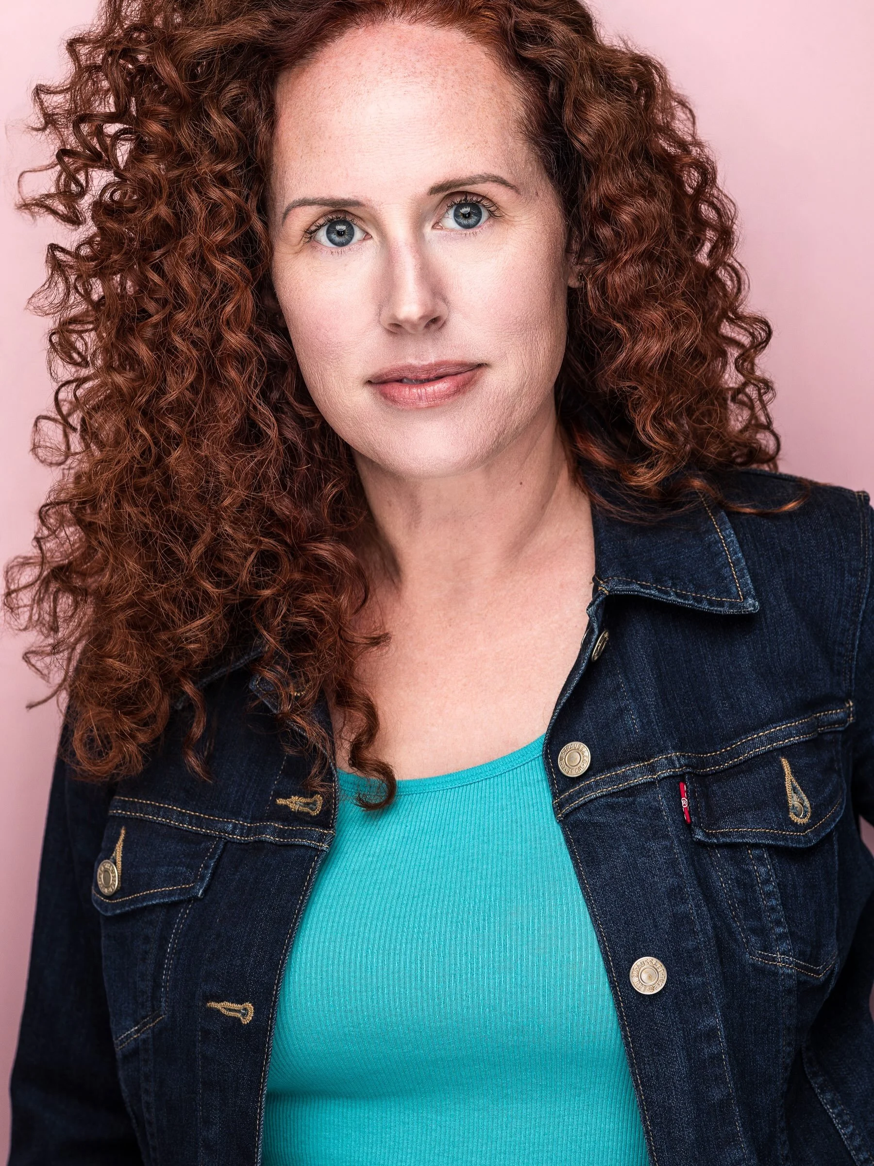 Thank you to @guidovenitucci for a relaxed and fun headshot session (at a meaningful Beacon location!) and @norahlovesmakeup_mua  for getting those curls just right!! 💕🎉
