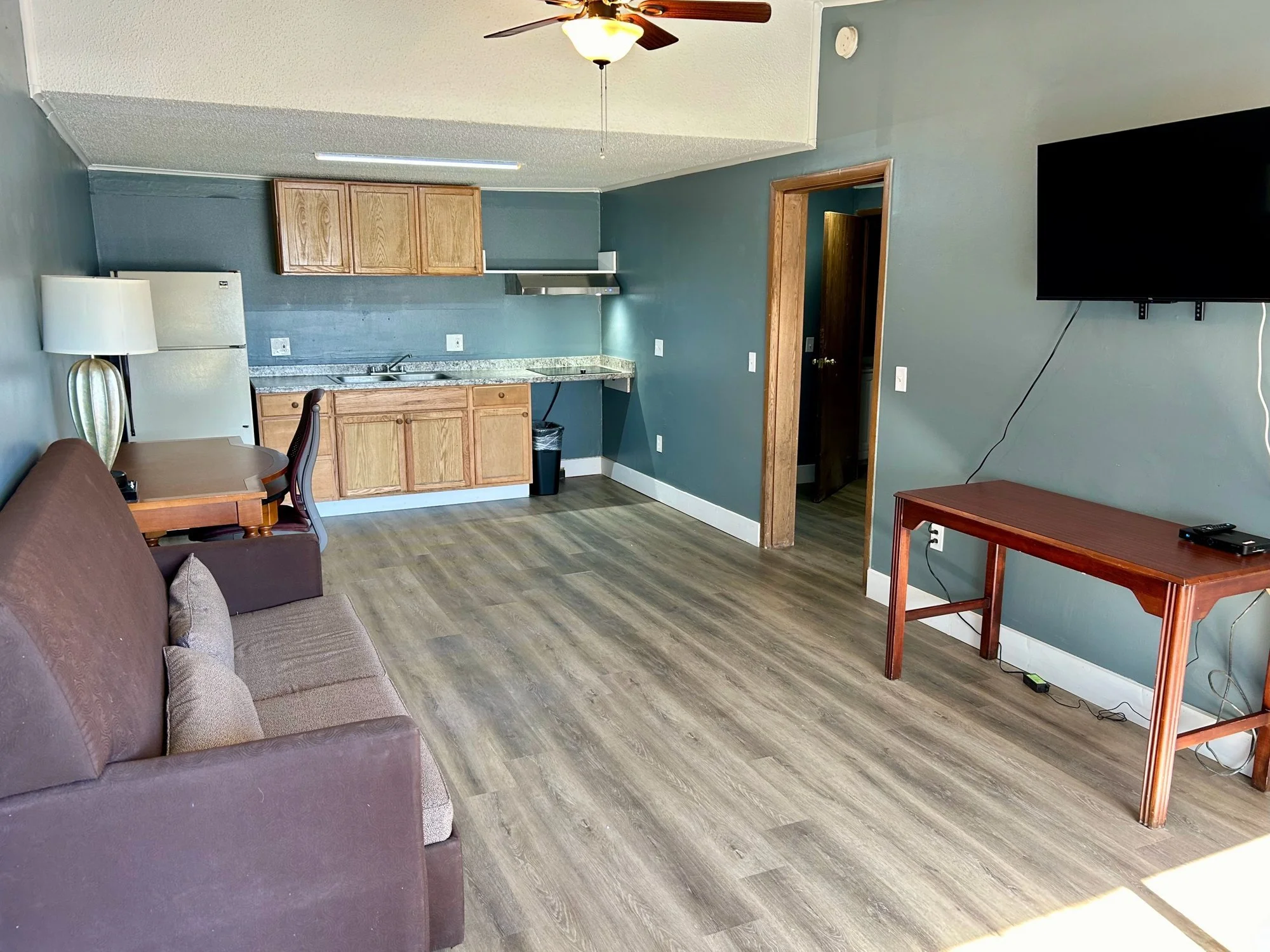 Apartment-style unit with living room, dining table and full kitchen