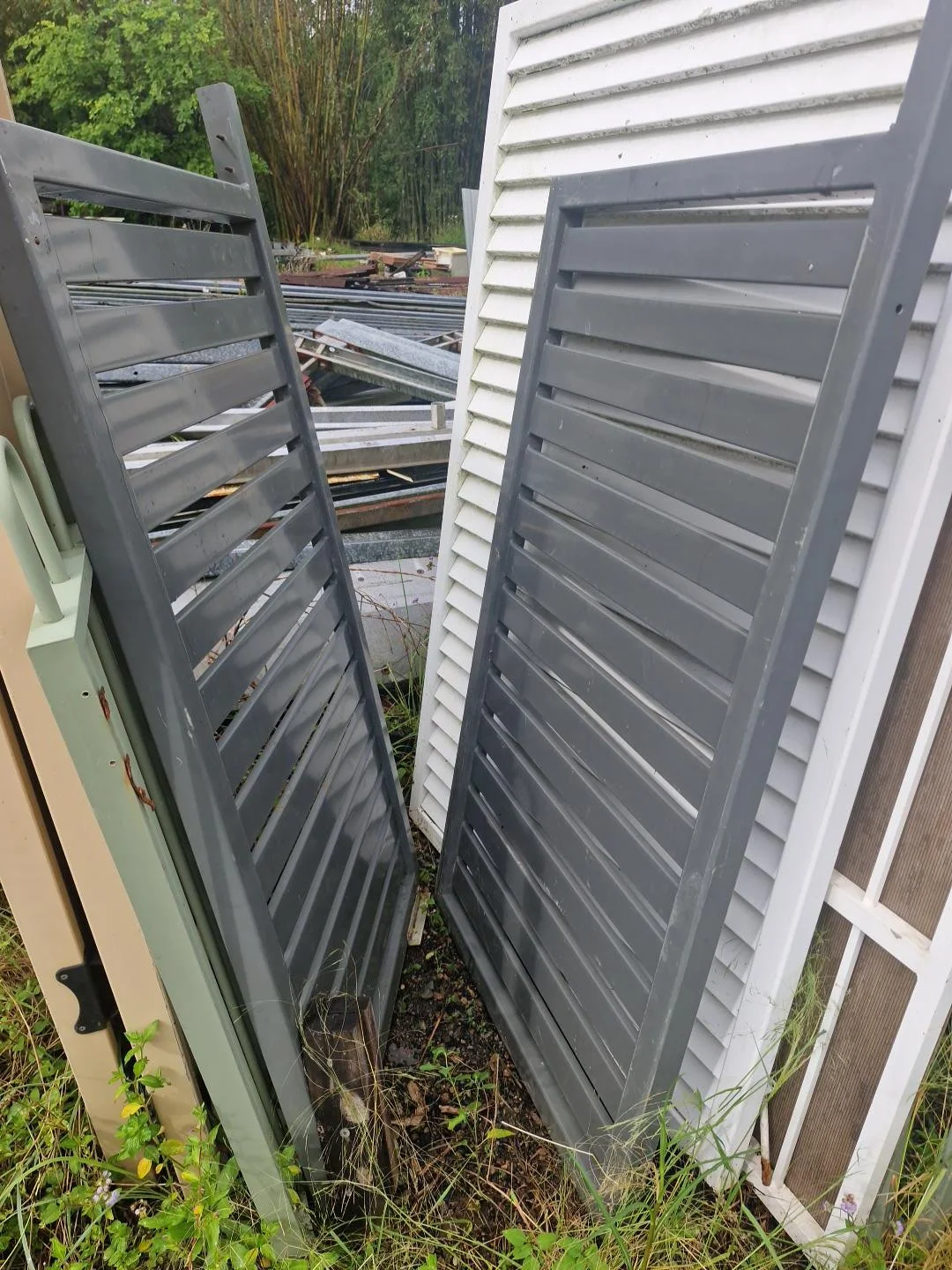 Slatted Gate Pair