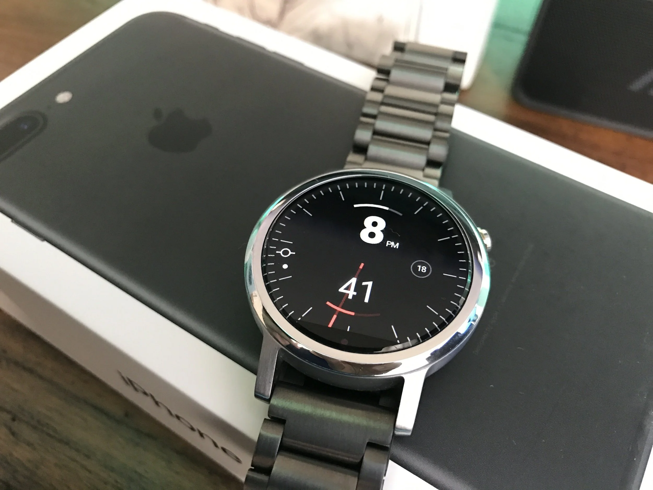 Watchface Wednesday: Android Wear for iOS