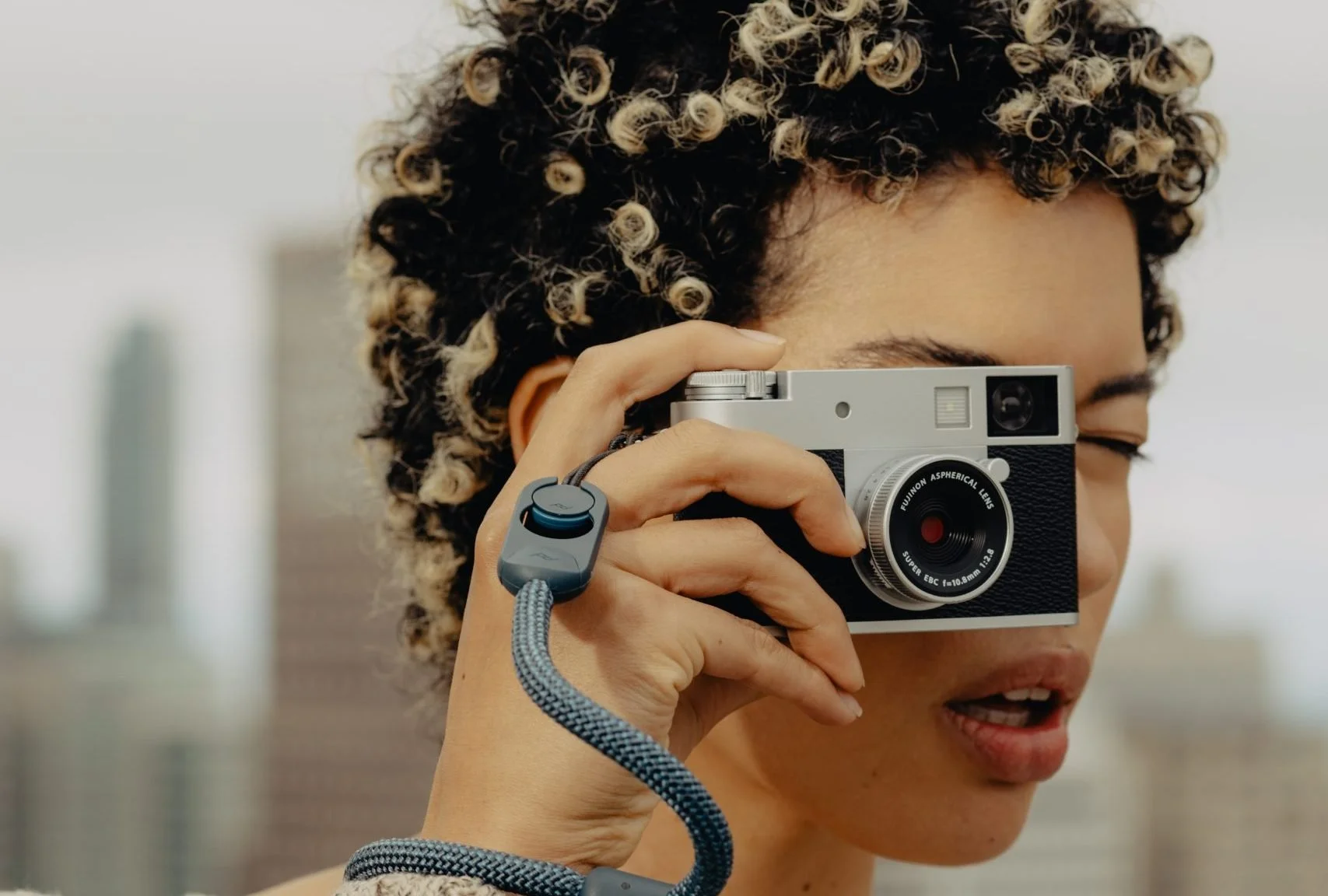 Peak Design Drops New Form Straps and Field Plate: The Minimalist Camera Carry You Need! 📸