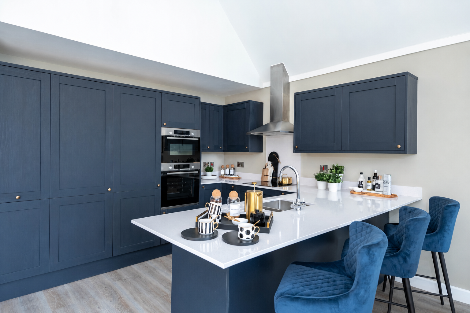 Mirrored Navy Shaker Kitchen with Island.jpg
