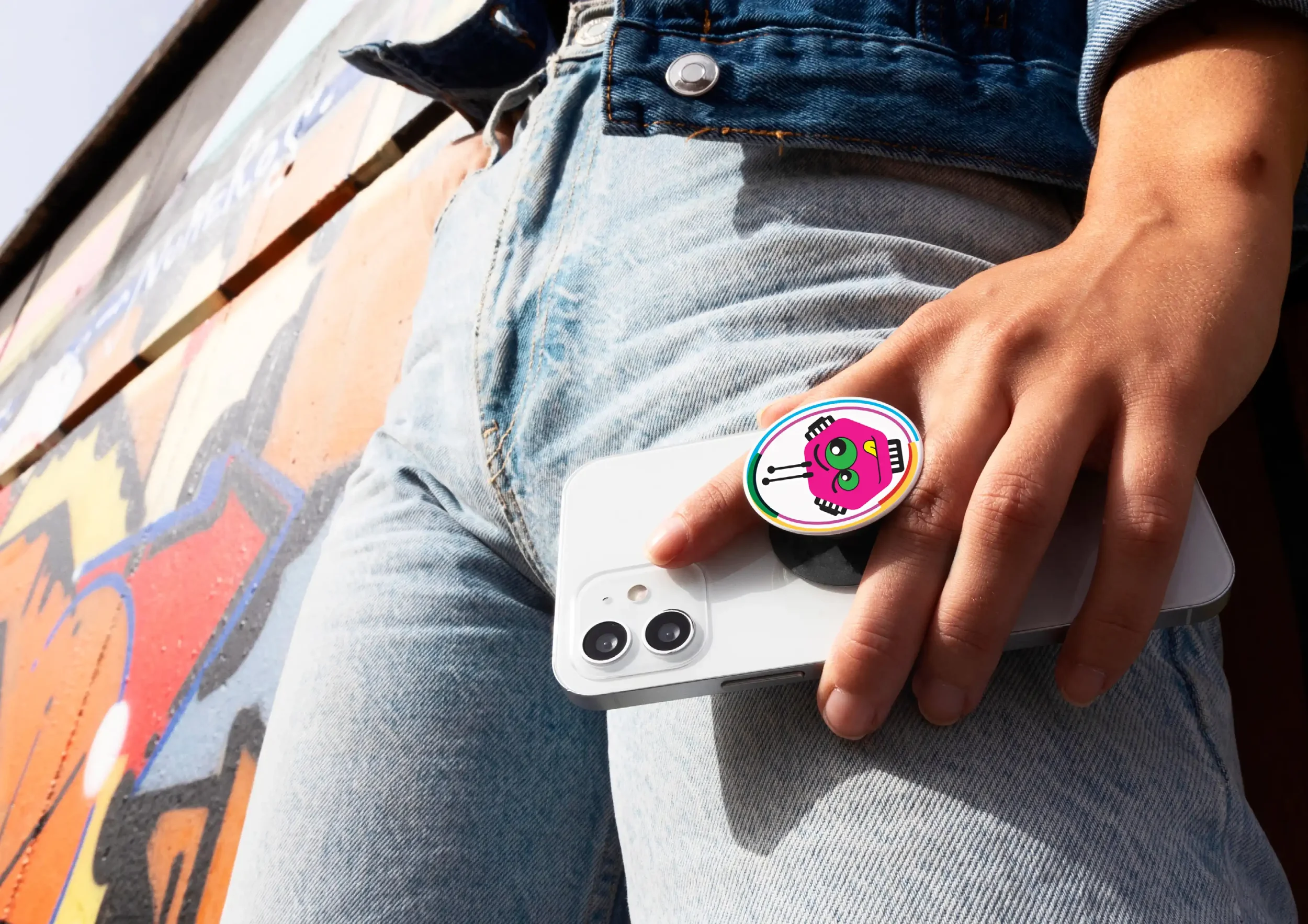 graphic-design-manifesto-wve-popsocket.webp