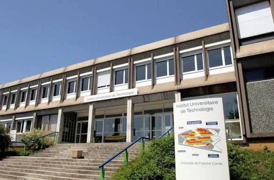 Façade de l’Institut universitaire de technologie de Besançon, Université de Franche-Comté.