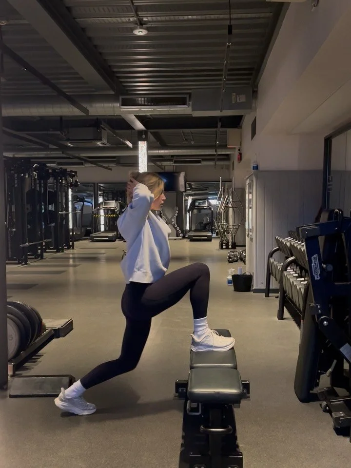 🏃&zwj;♂️ MOBILITY FOR RUNNERS!! 
 
Keeping your hips mobile, hamstrings flexible and knees healthy is an important part of supporting your running. These dynamic stretches help improve your range of motion, keep you moving efficiently and support yo