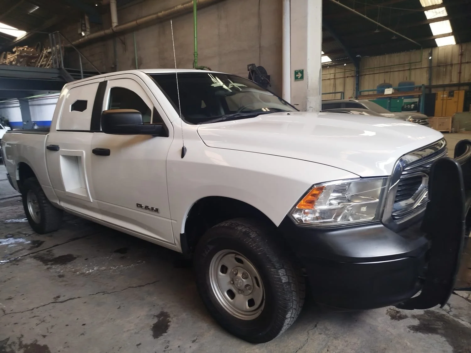 Camioneta blindada nivel BR7 de recolección y traslado de valores.