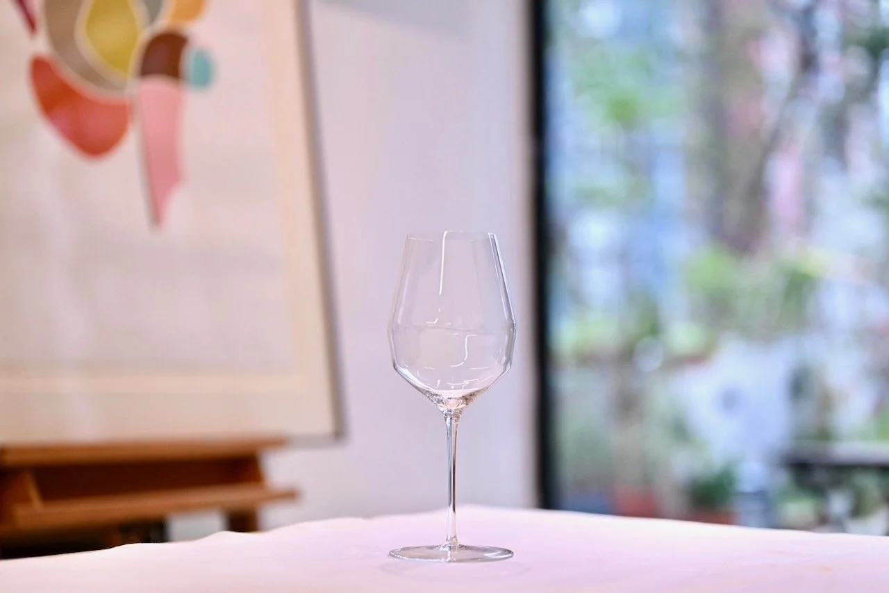 Mark-Thomas-glass-white.jpeg