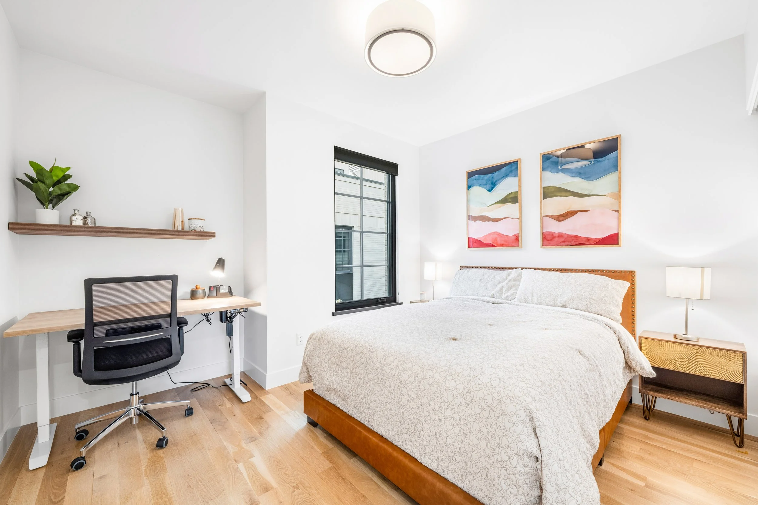 Queen Bed w/ Office