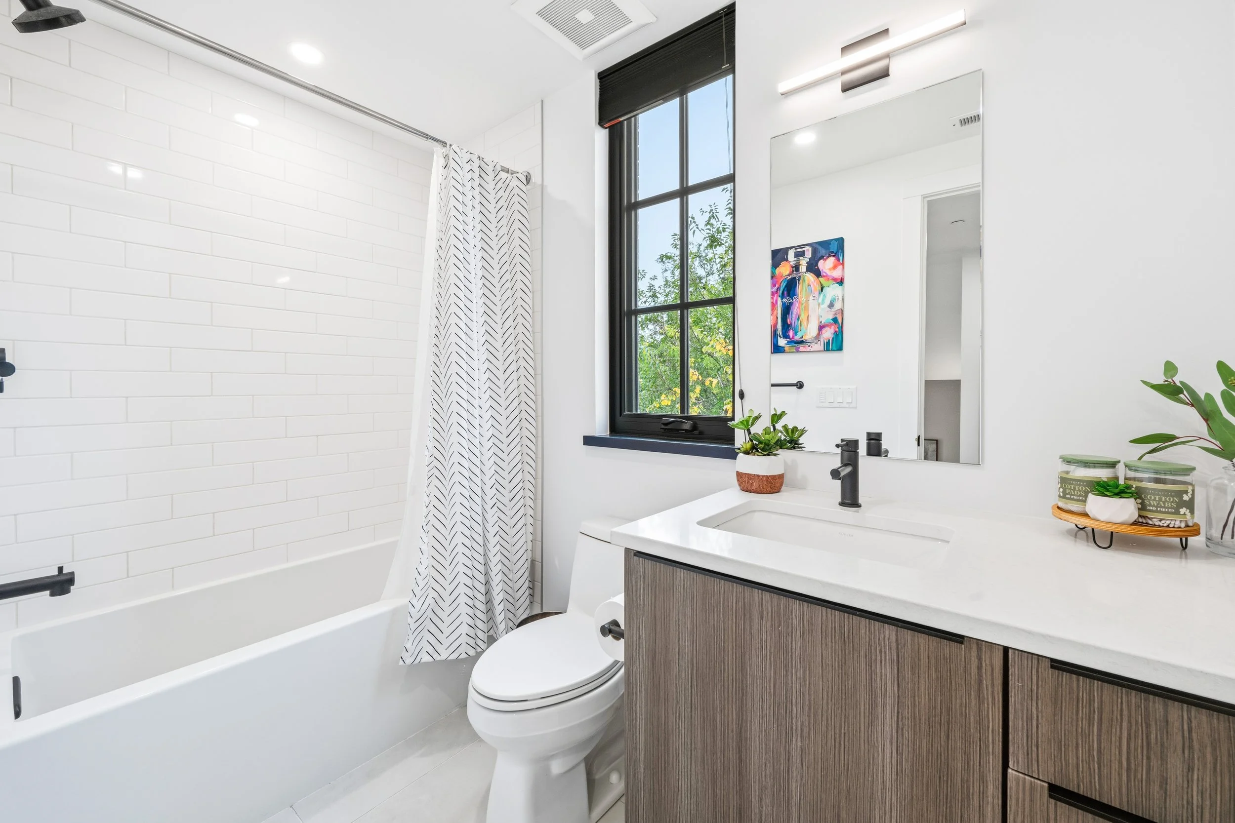 Shared Bath for guest rooms